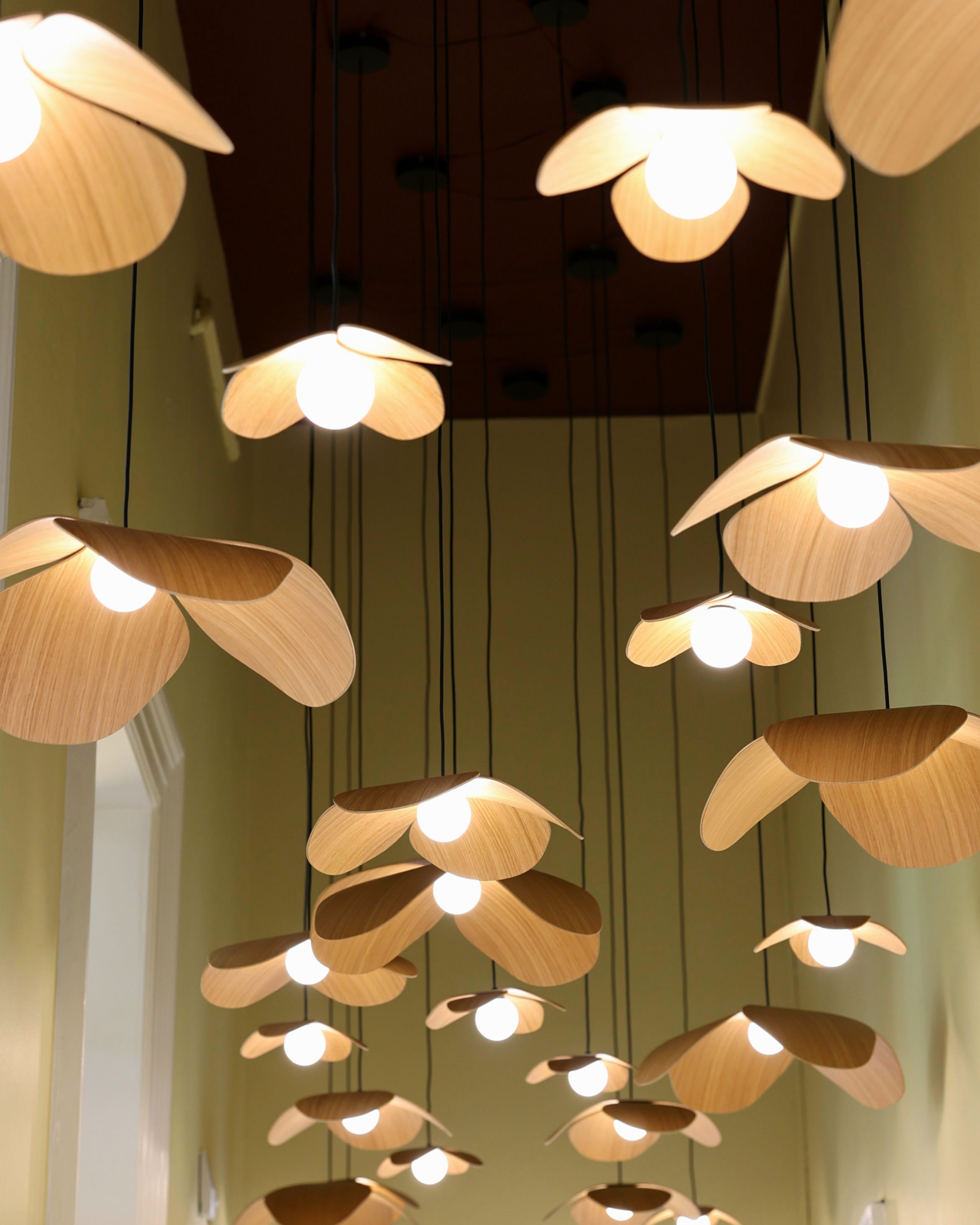 Forget Me Not pendel med roset, egetræ • UMAGE