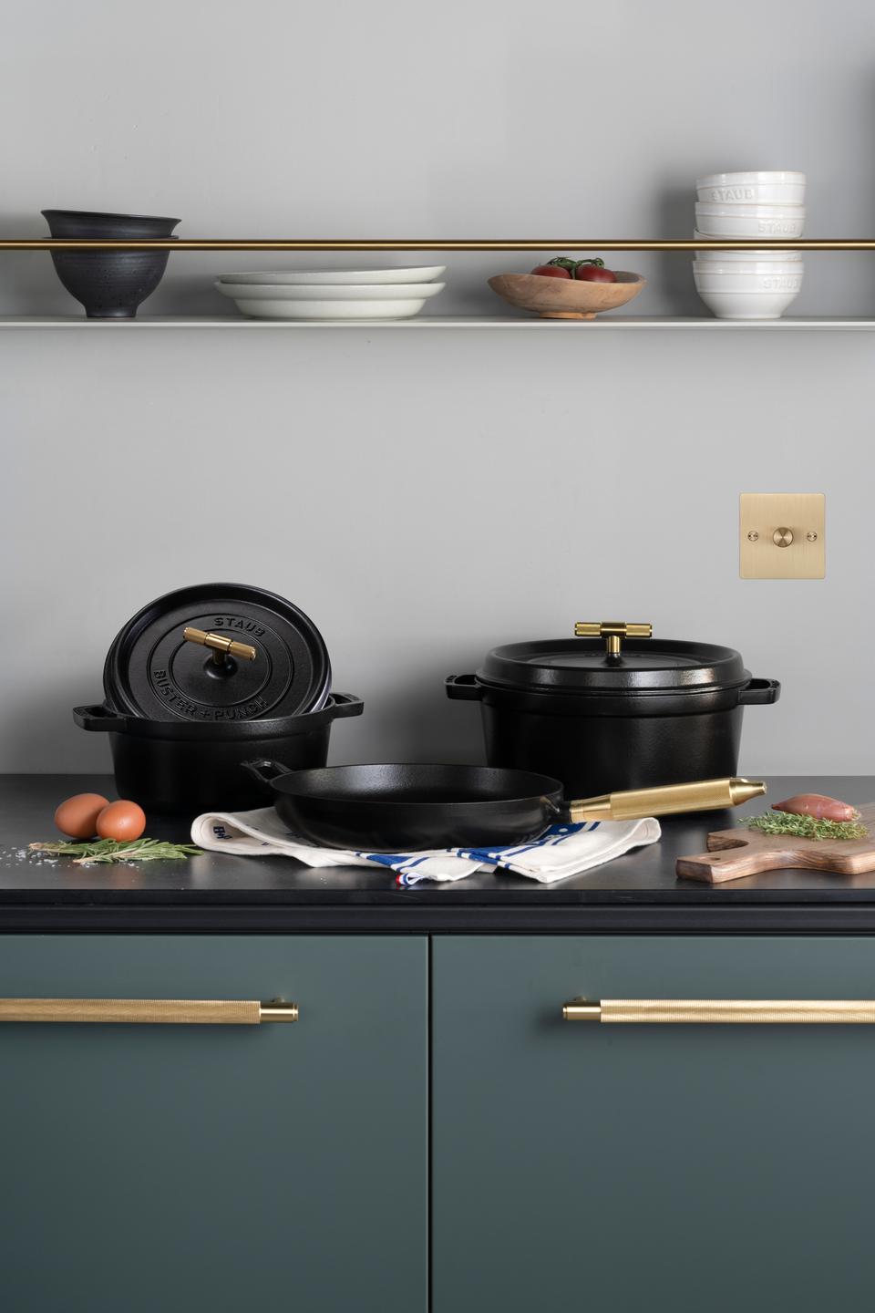 Cocotte gryde, sort/messing • Buster + Punch