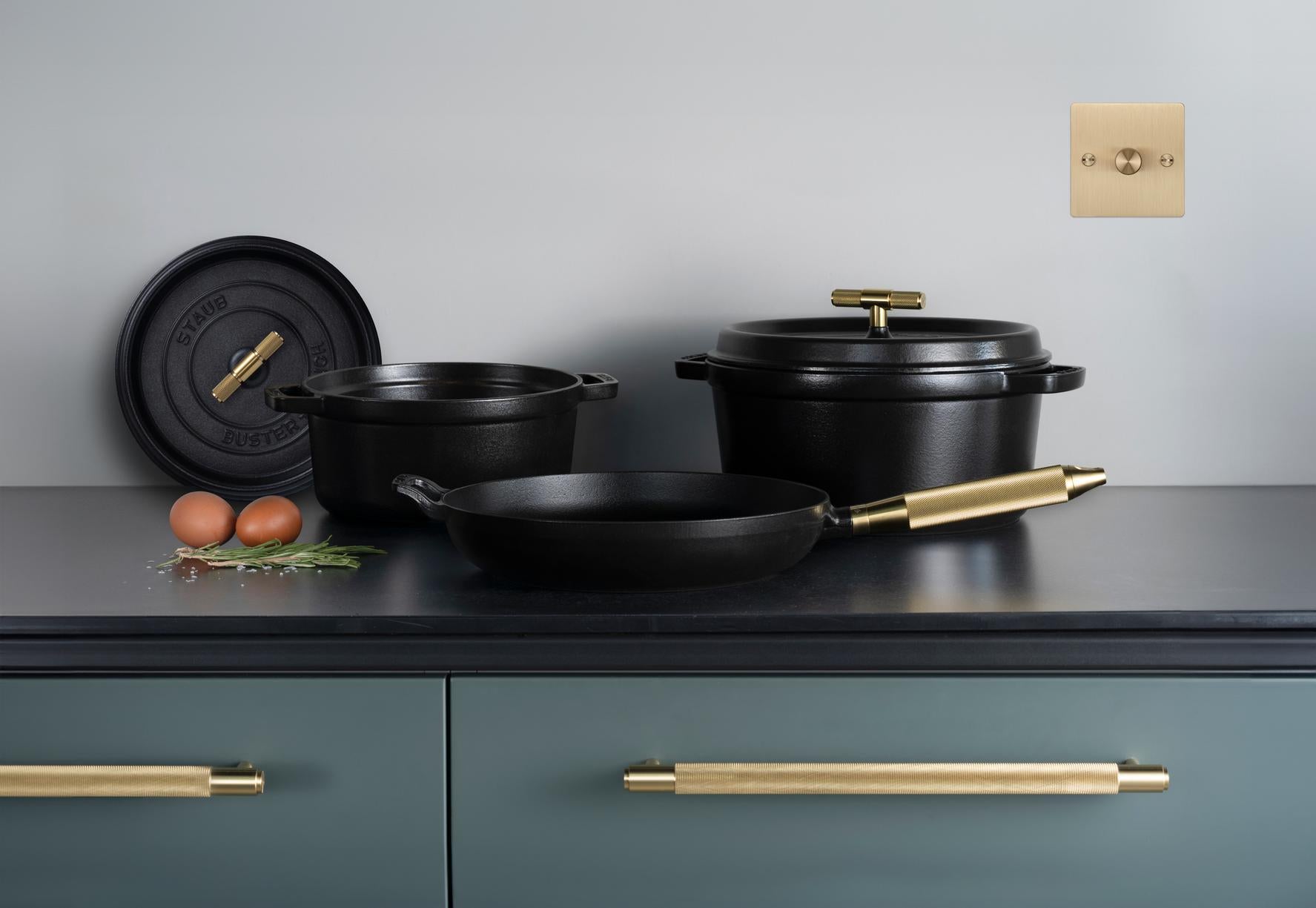 Cocotte gryde, sort/messing • Buster + Punch