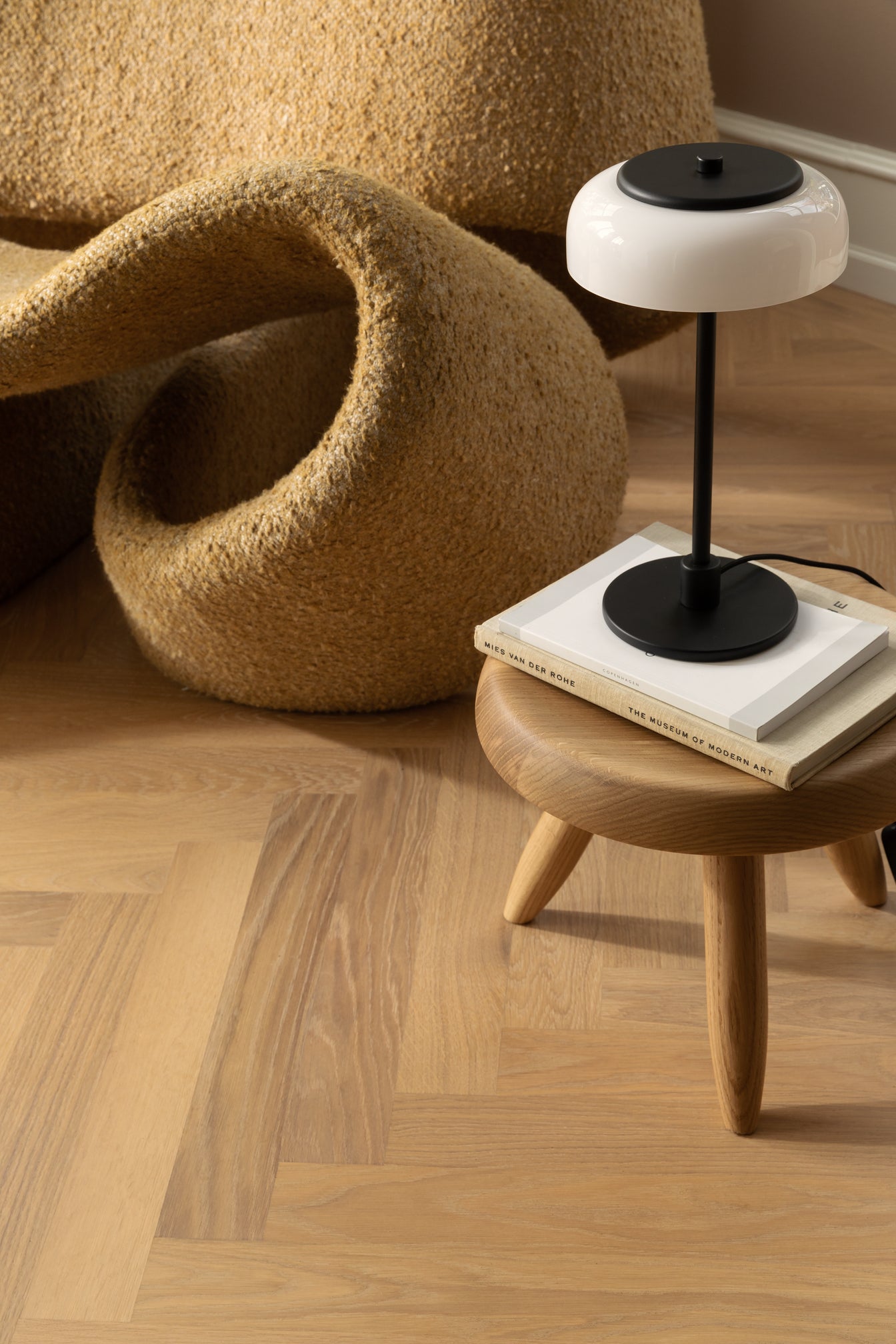 Blossi Table Small bordlampe, sort / opal • NUURA