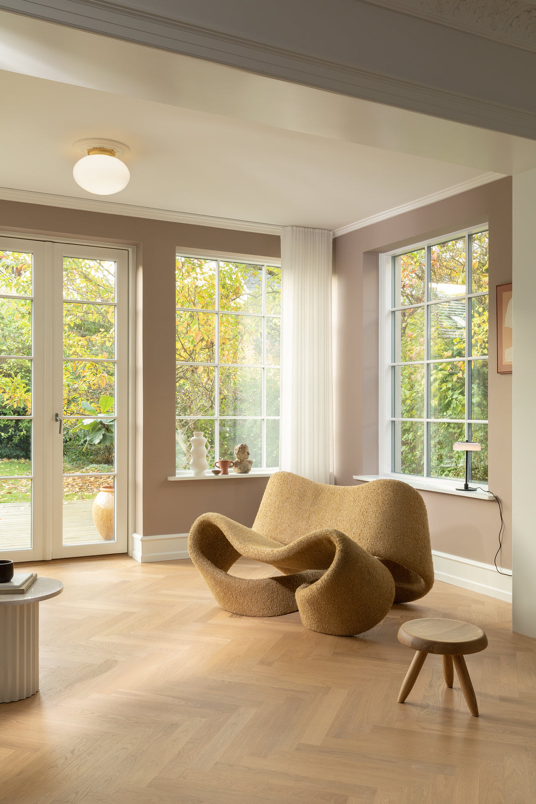 Blossi Table Small bordlampe, sort / opal • NUURA