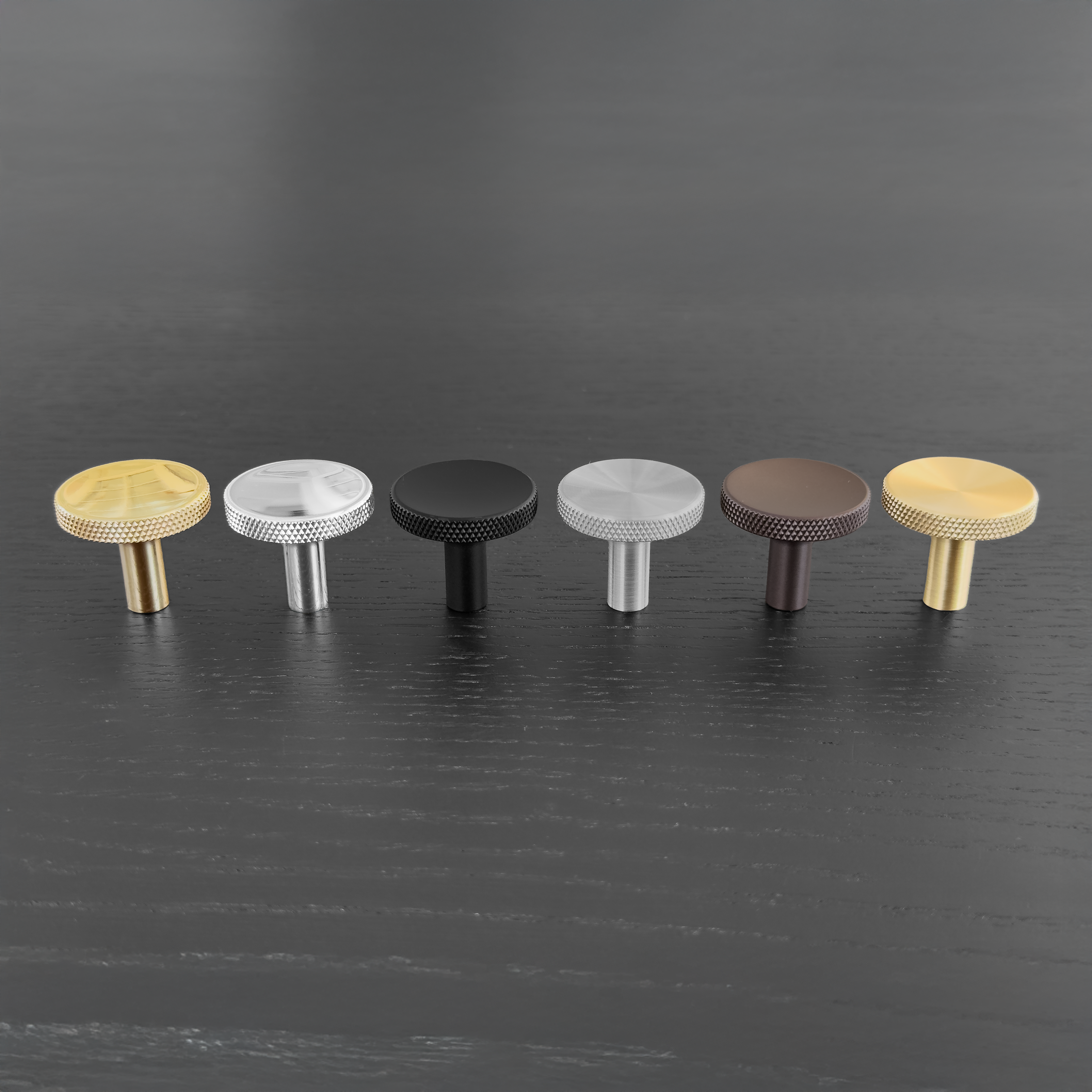 Søllerød • Møbelknop med diamond cut, blank messing uden lak