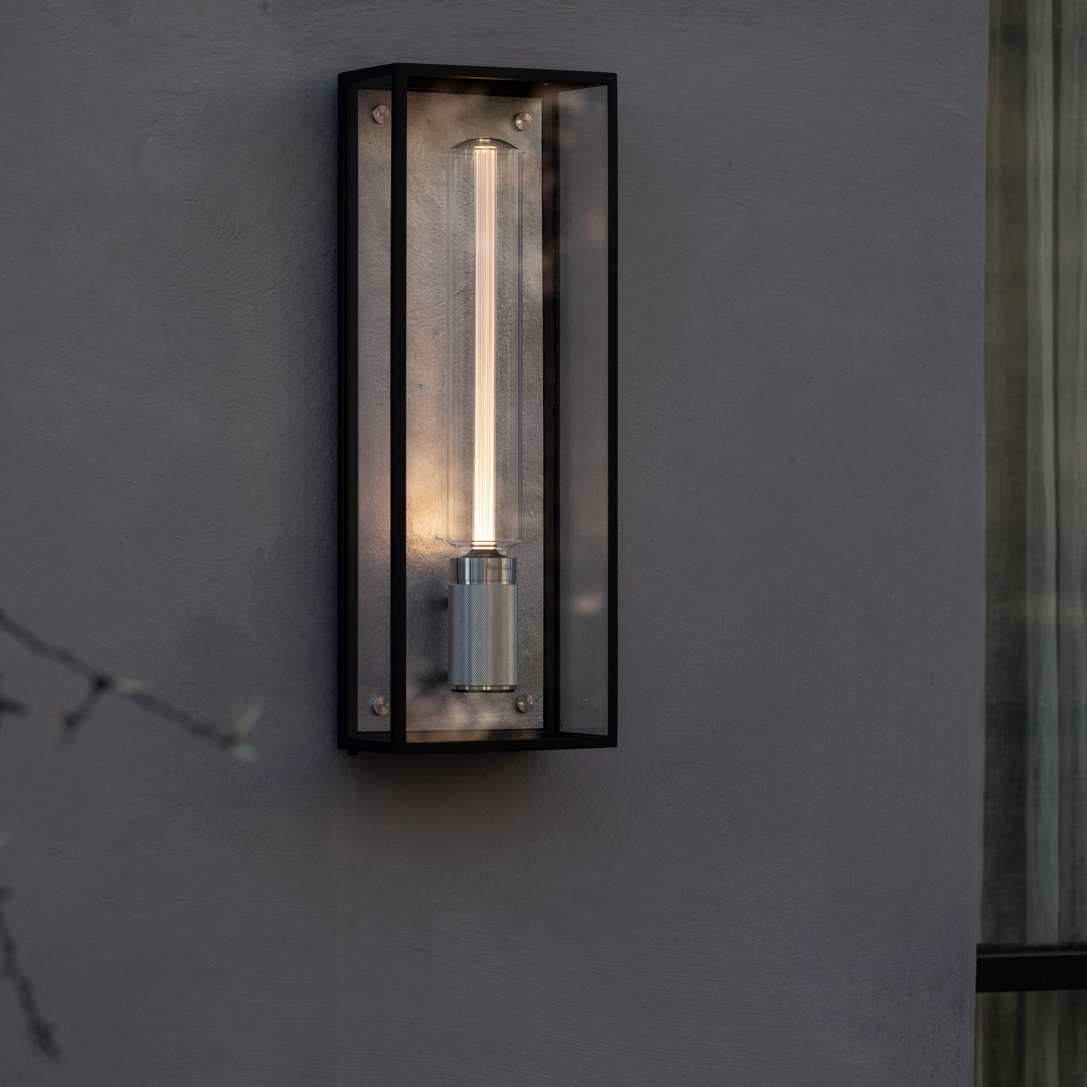 Caged Wet væglampe, stål • Buster + Punch