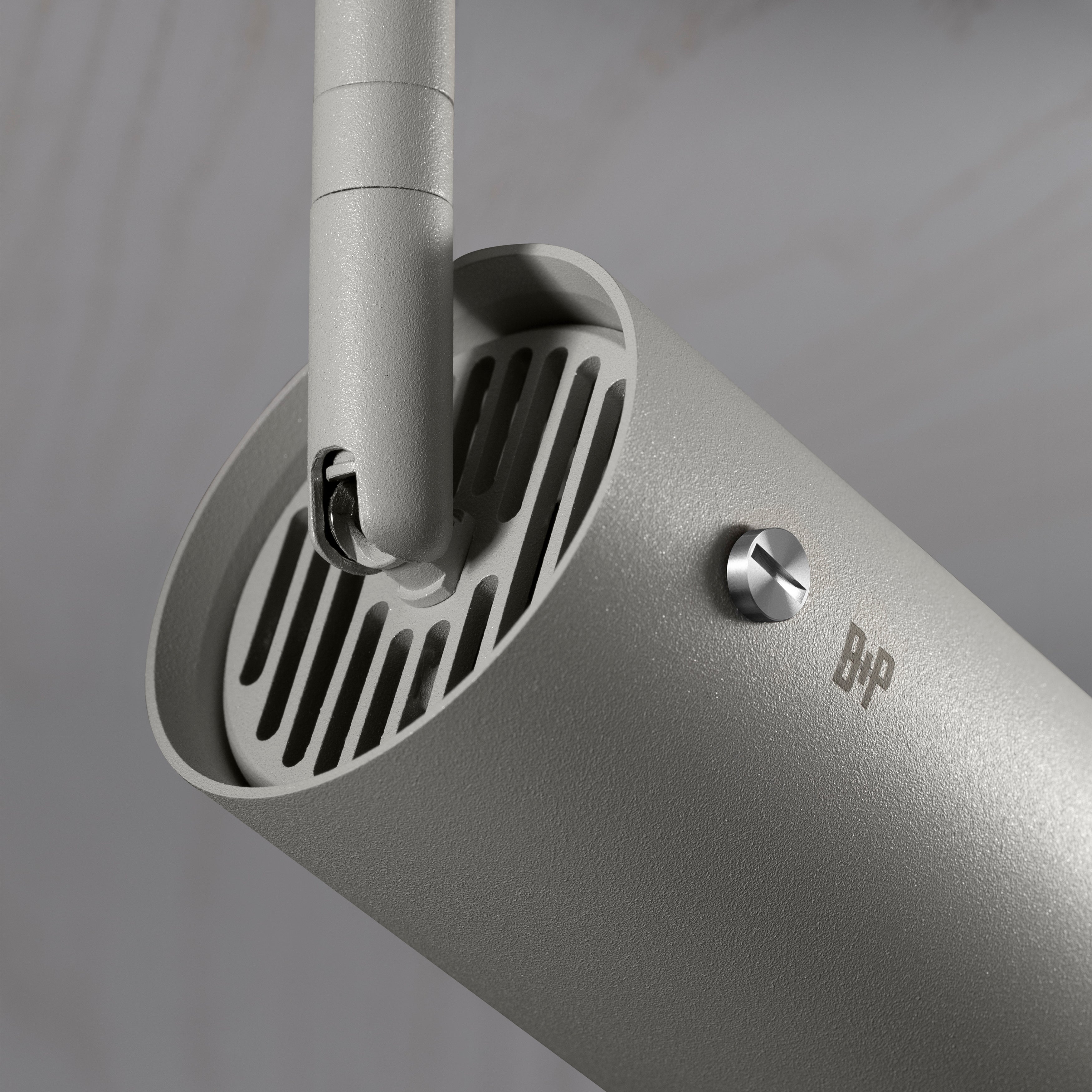 Exhaust Spot Cross i stone med detaljer i stål • Buster + Punch