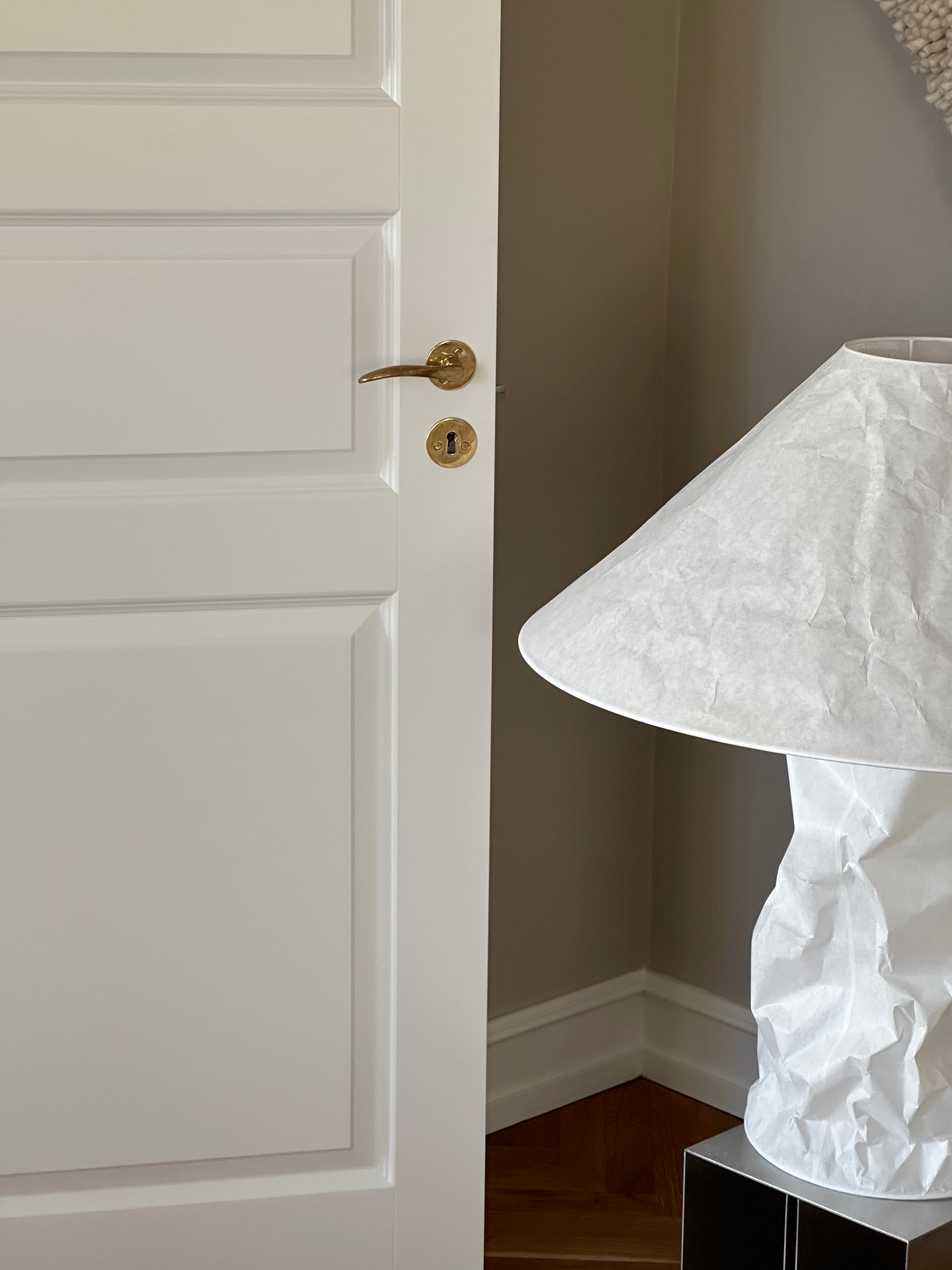 Arne Jacobsen dørhåndtag - AJ97 dørgreb i blank messing, lille model • d line