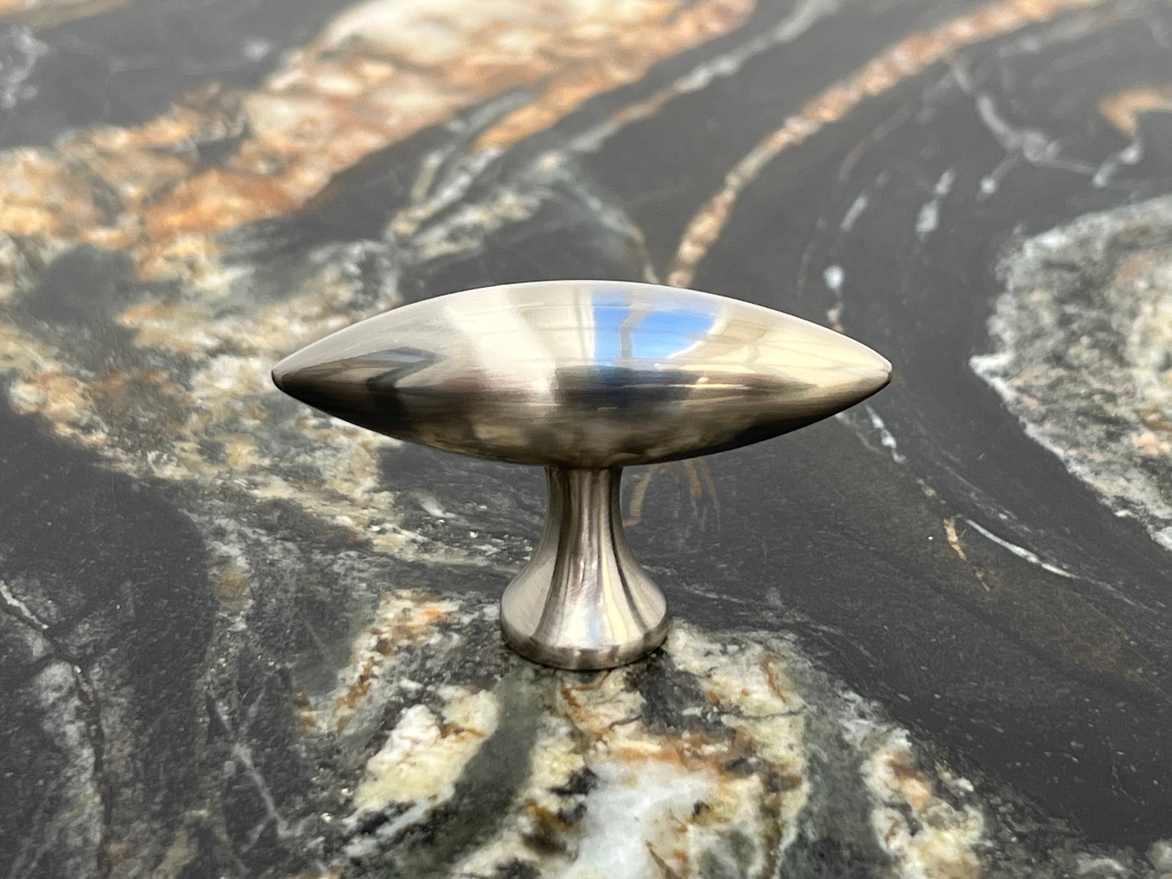 Nyholm • Møbelknop, rustfrit stål look