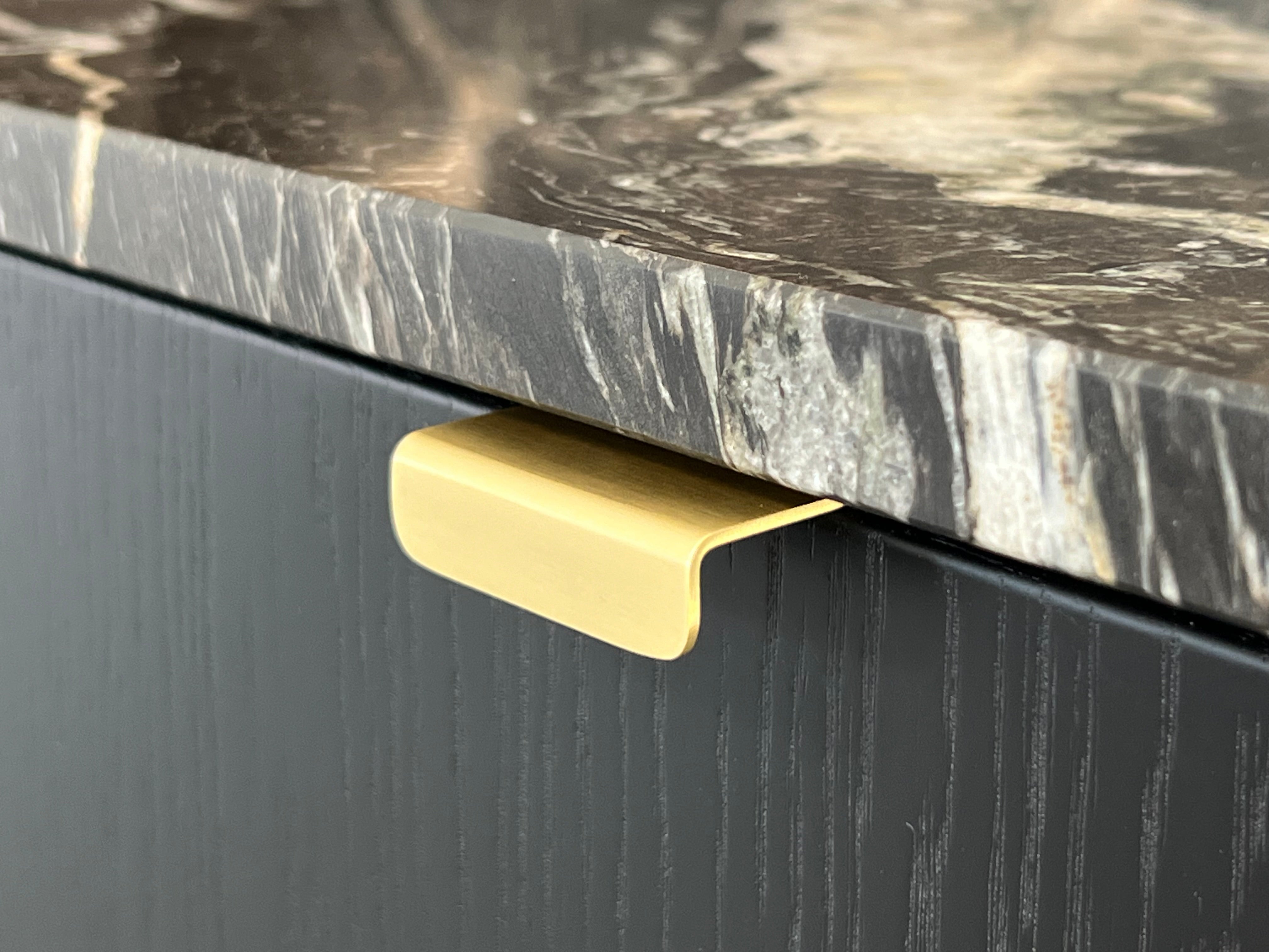 Værløse • Profilgreb, børstet messing med lak, c/c 32 mm