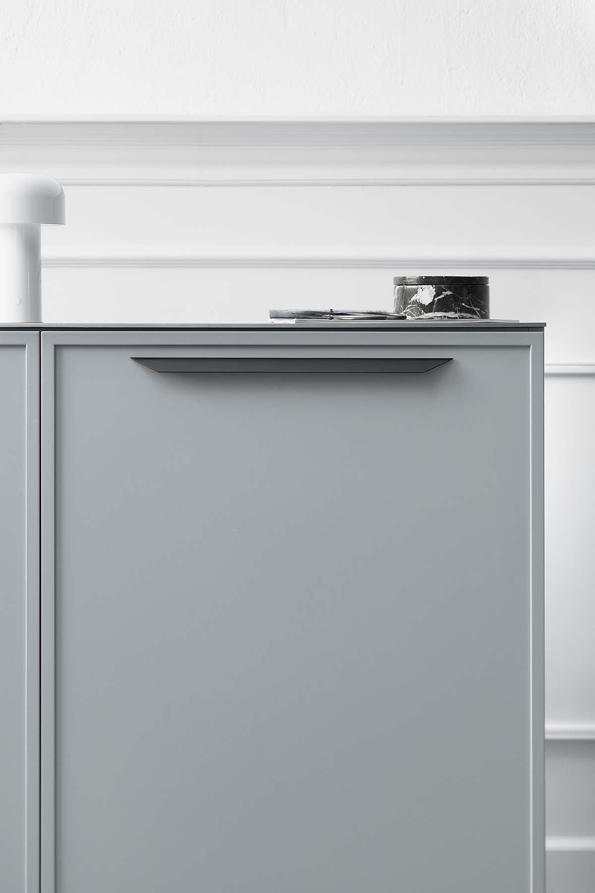 STREAMLINE greb, aluminium, sort • Furnipart