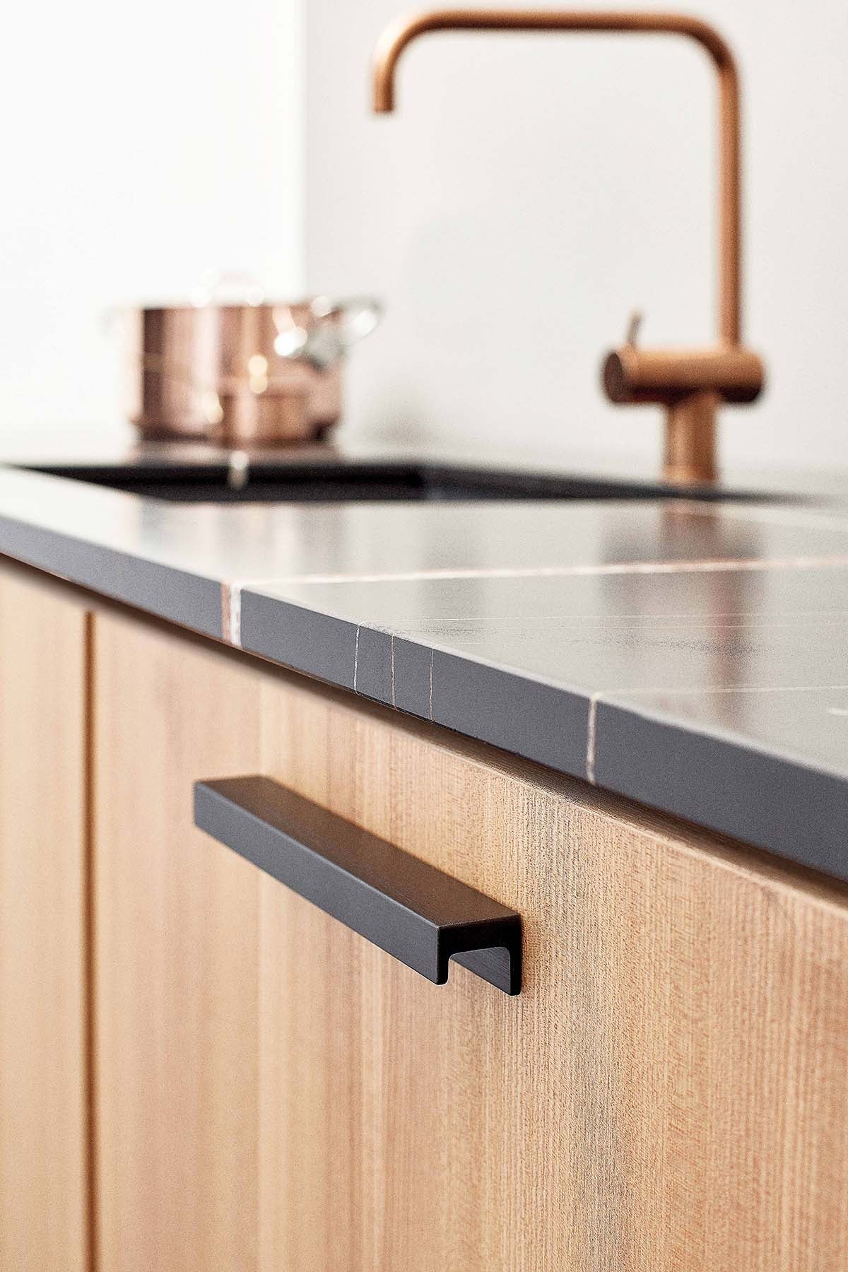 STATION greb, aluminium, sort • Furnipart