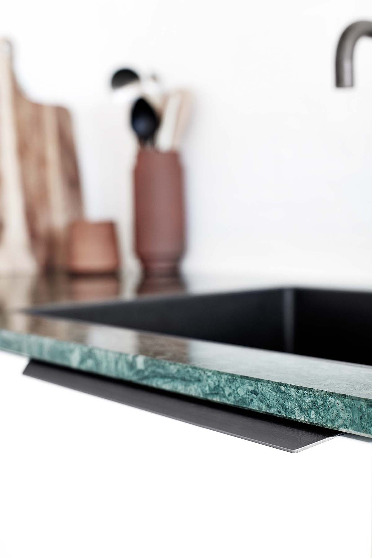 BLAZE 2 greb, aluminium, sort • Furnipart
