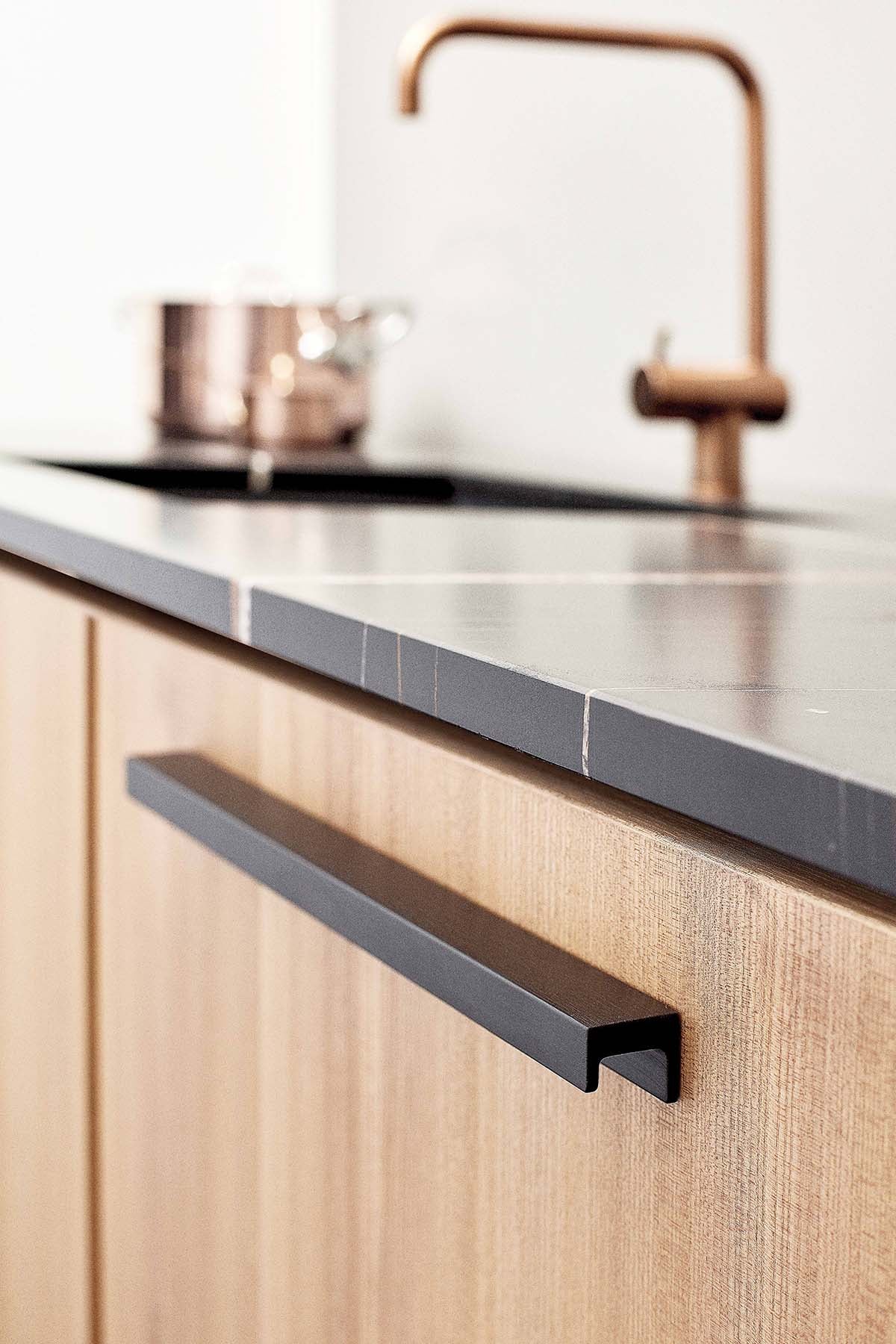 STATION greb, aluminium, sort • Furnipart