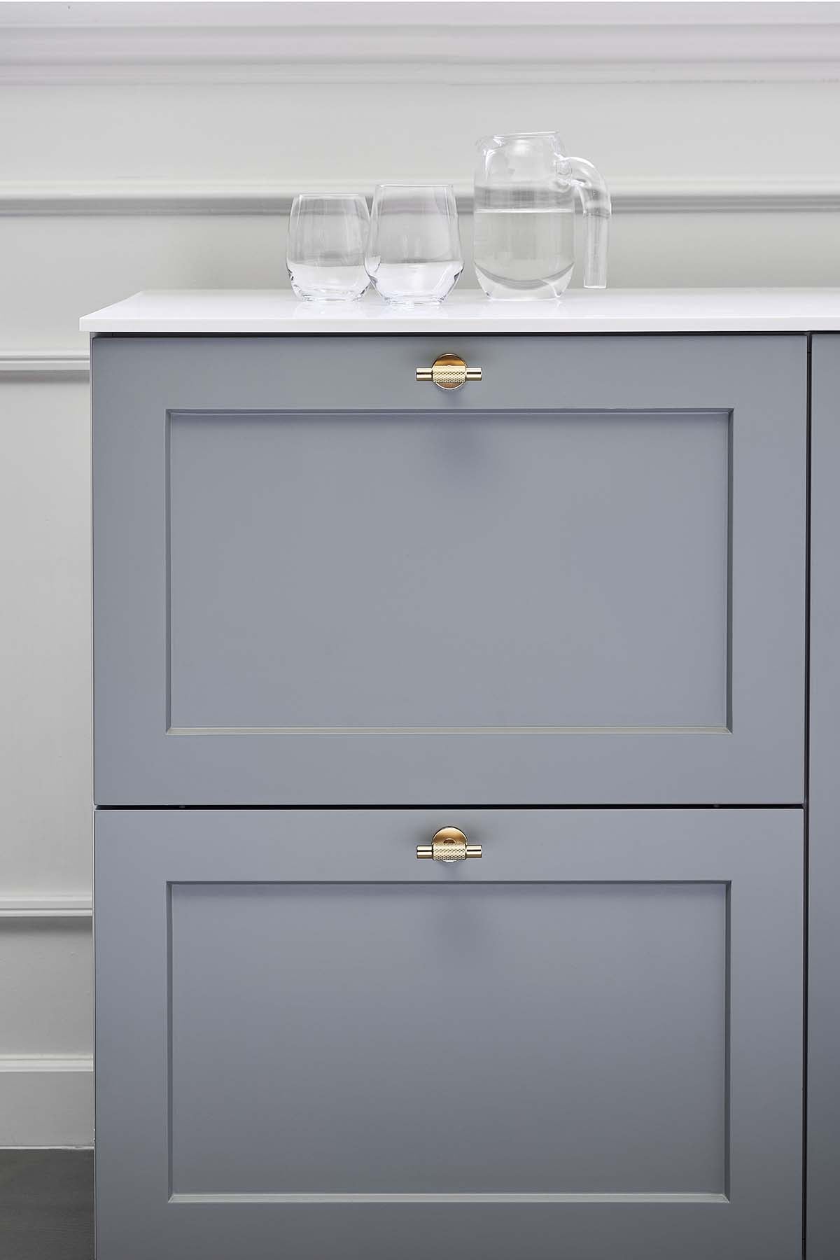 MANOR T knop, zink, messing • Furnipart
