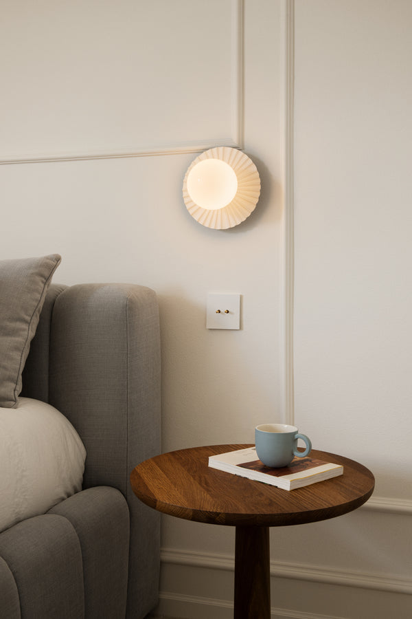 Liila Muuse væg- og loftlampe, hvid / opal • NUURA