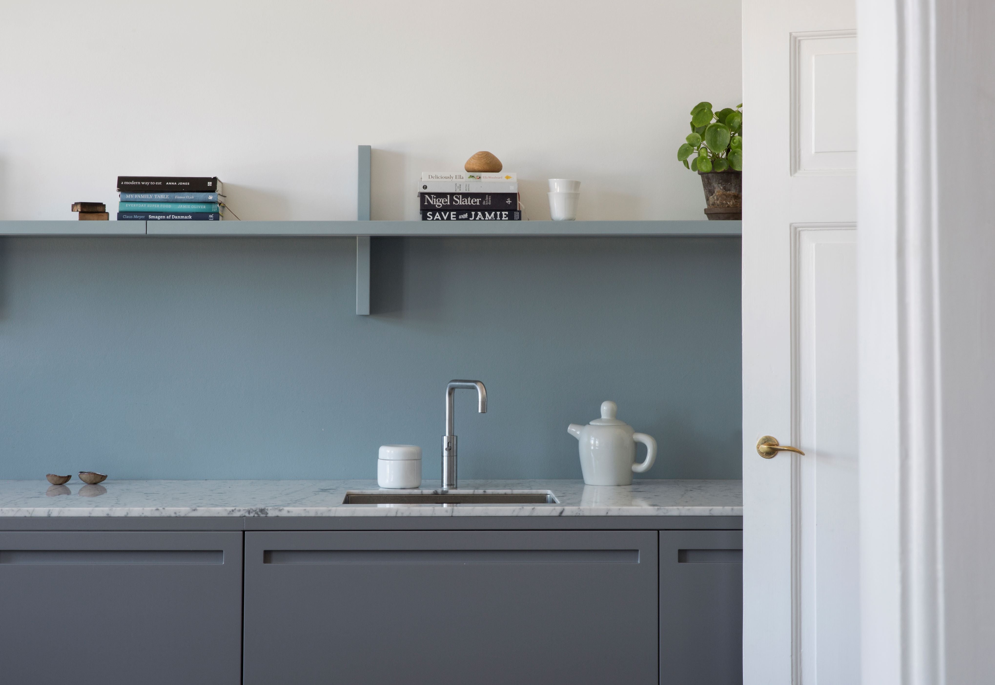 Arne Jacobsen dørhåndtag - AJ97 dørgreb i blank messing, lille model • d line