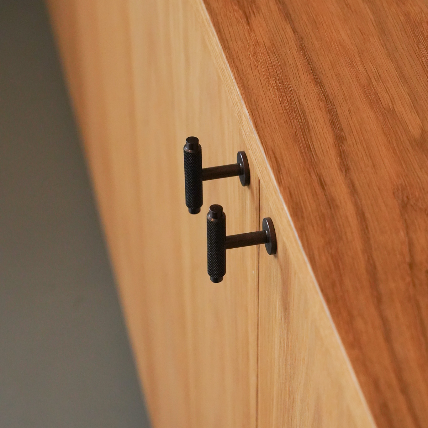 Nørrebro • Møbelknop med diamond cut, bruneret messing