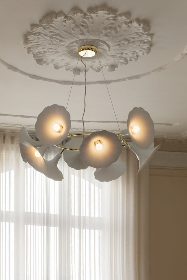 Petalii 10 lysekrone, polished brass / opal • NUURA