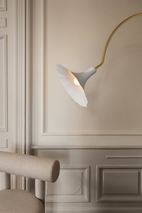 Petalii Floor gulvlampe, polished brass / opal • NUURA