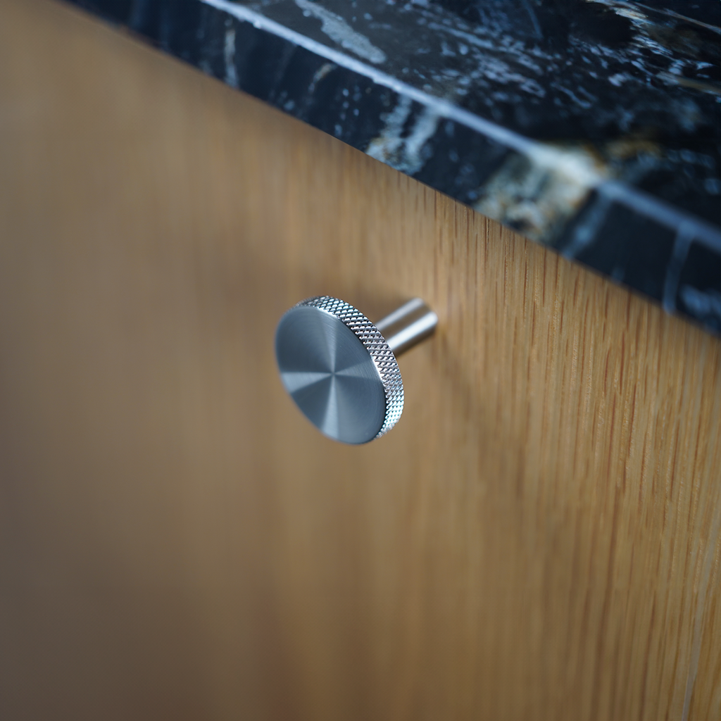 Søllerød • Møbelknop med diamond cut, rustfrit stål look