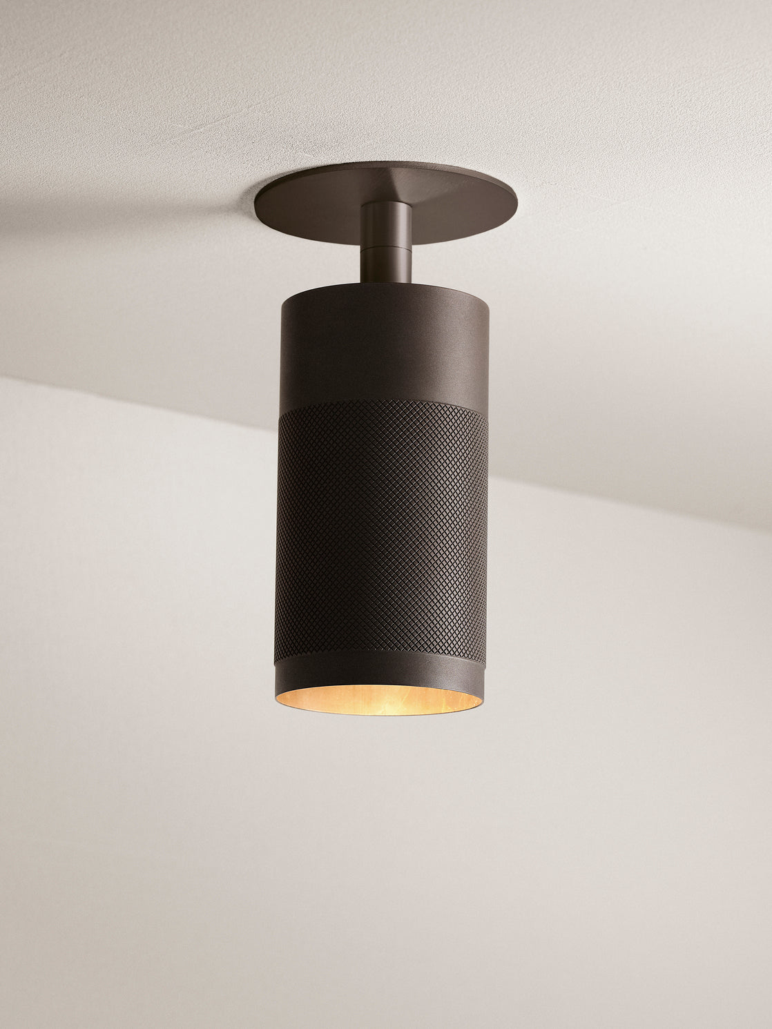 Patrone loftspot med dækplade - clip fit, bruneret messing • Thorup Copenhagen - Copenhagenhomedesign