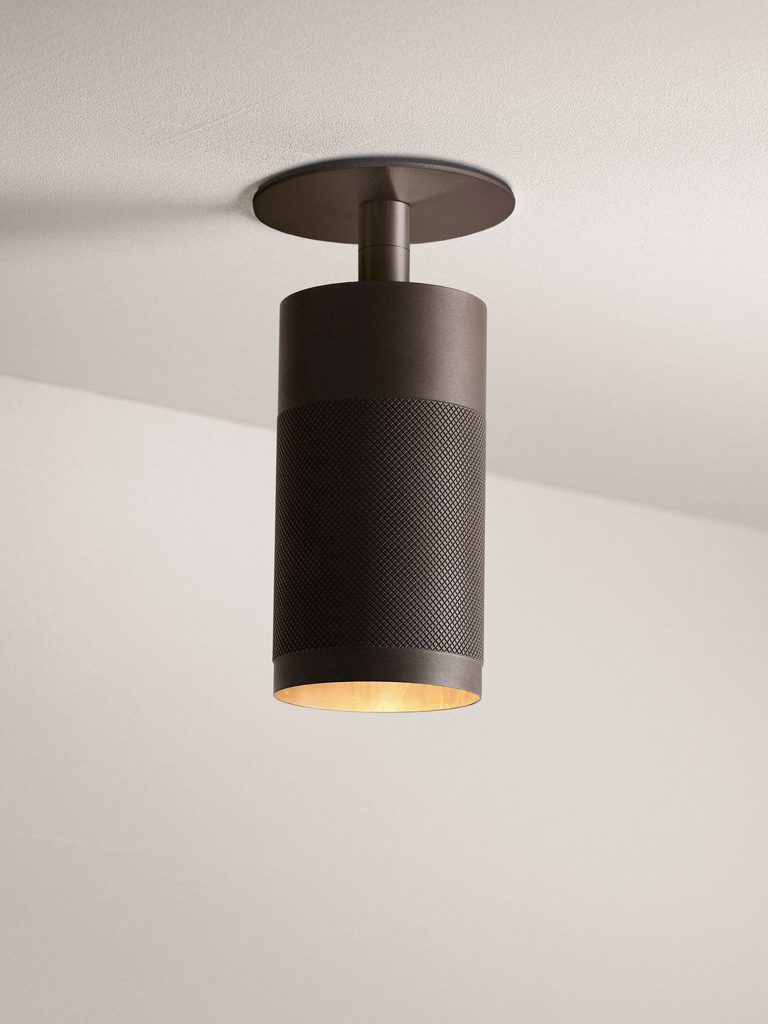 Patrone loftspot med dækplade - box fit, bruneret messing • Thorup Copenhagen - Copenhagenhomedesign