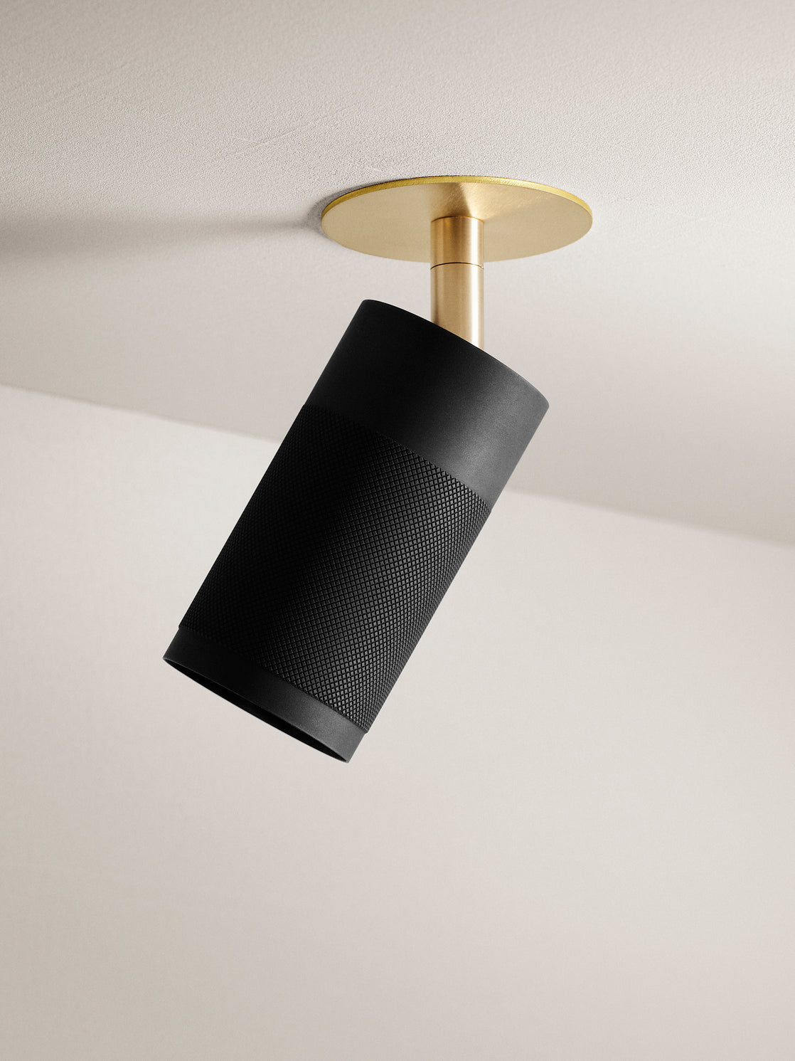 Patrone loftspot med dækplade - clip fit, sortbruneret og messing • Thorup Copenhagen - Copenhagenhomedesign