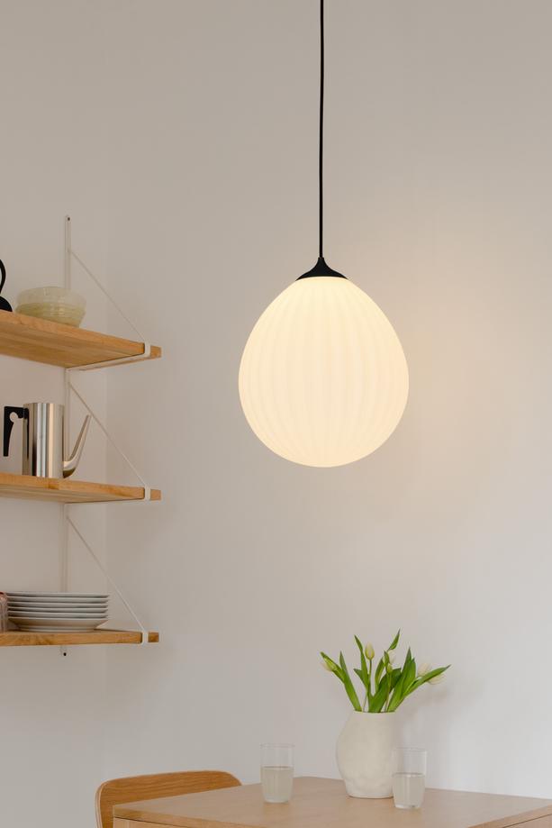 Around the World pendel med roset, hvid og sort • UMAGE