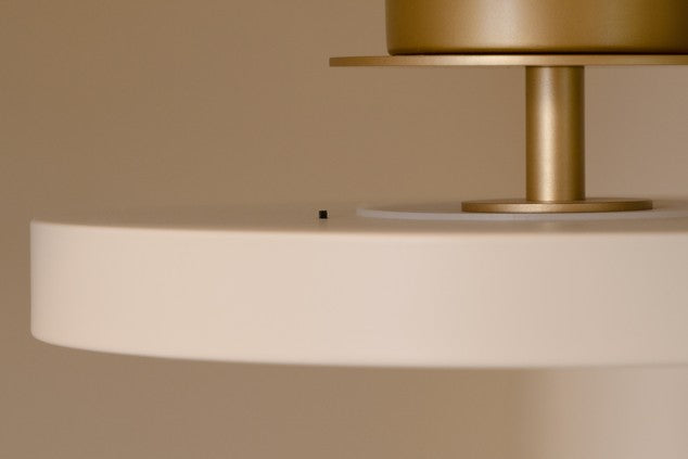 Asteria Up Plus loftlampe, hvid og messing • UMAGE