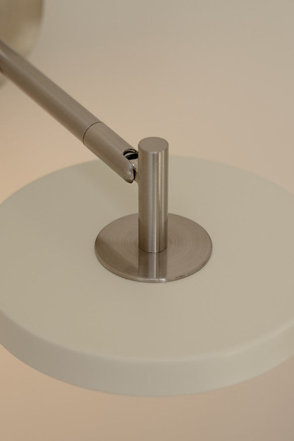 Asteria Wall væglampe, lysegrå (mist) og stål • UMAGE