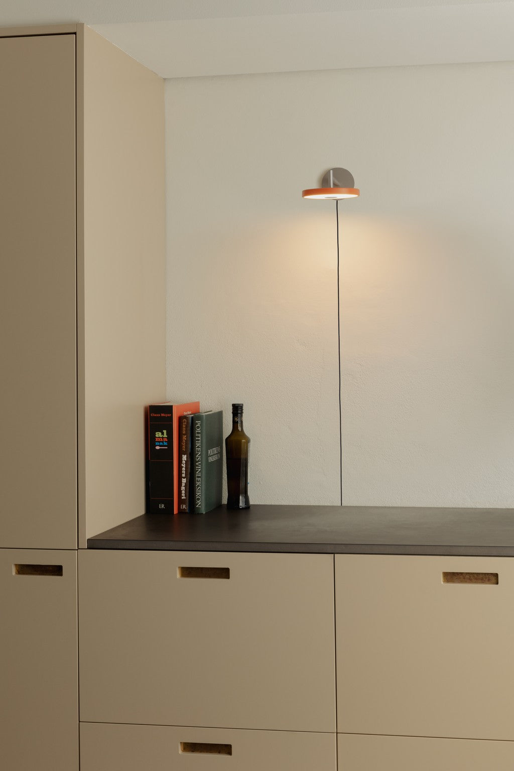 Asteria Wall væglampe, orange og stål • UMAGE