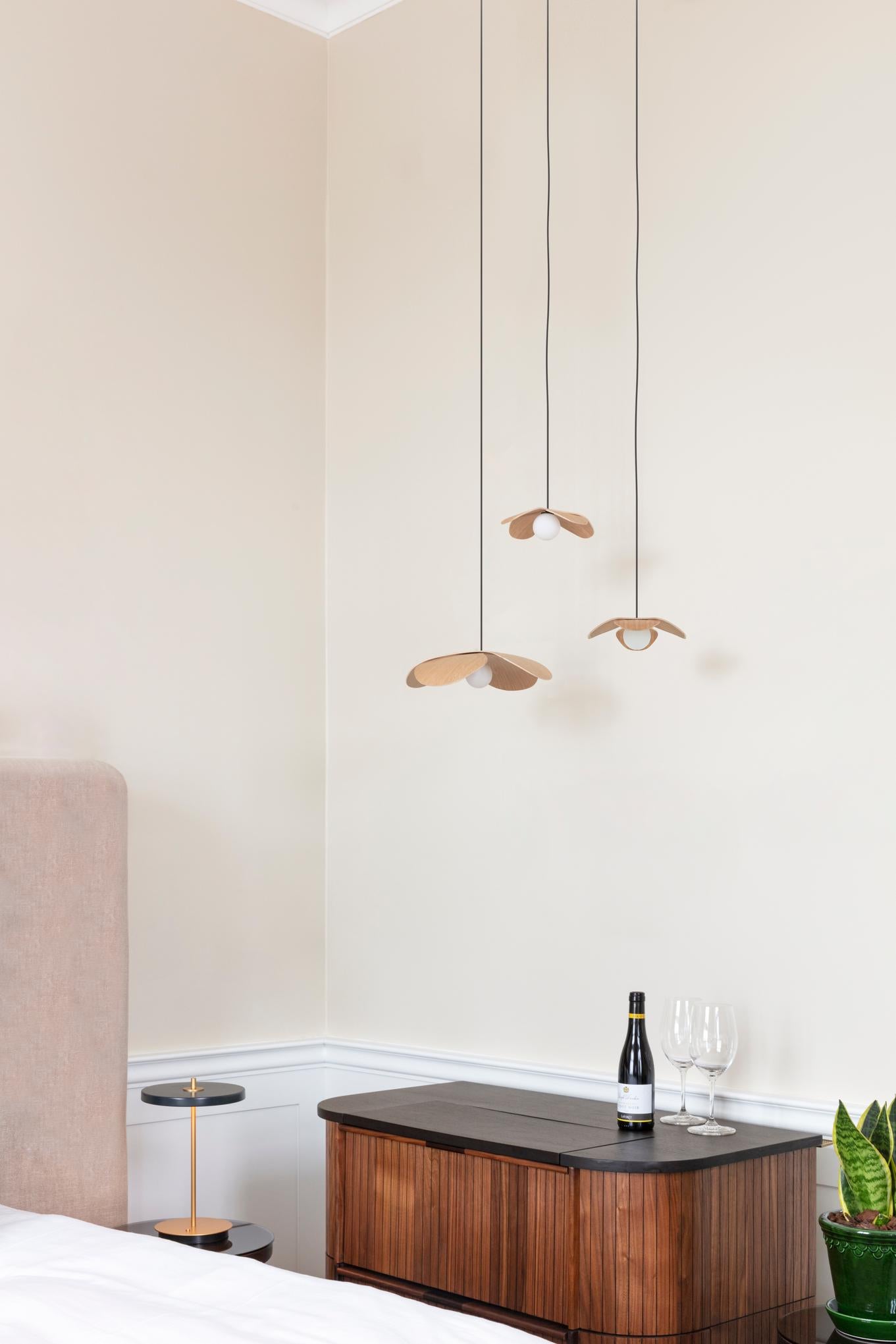 Forget Me Not Cluster 3 pendel med roset, egetræ • UMAGE