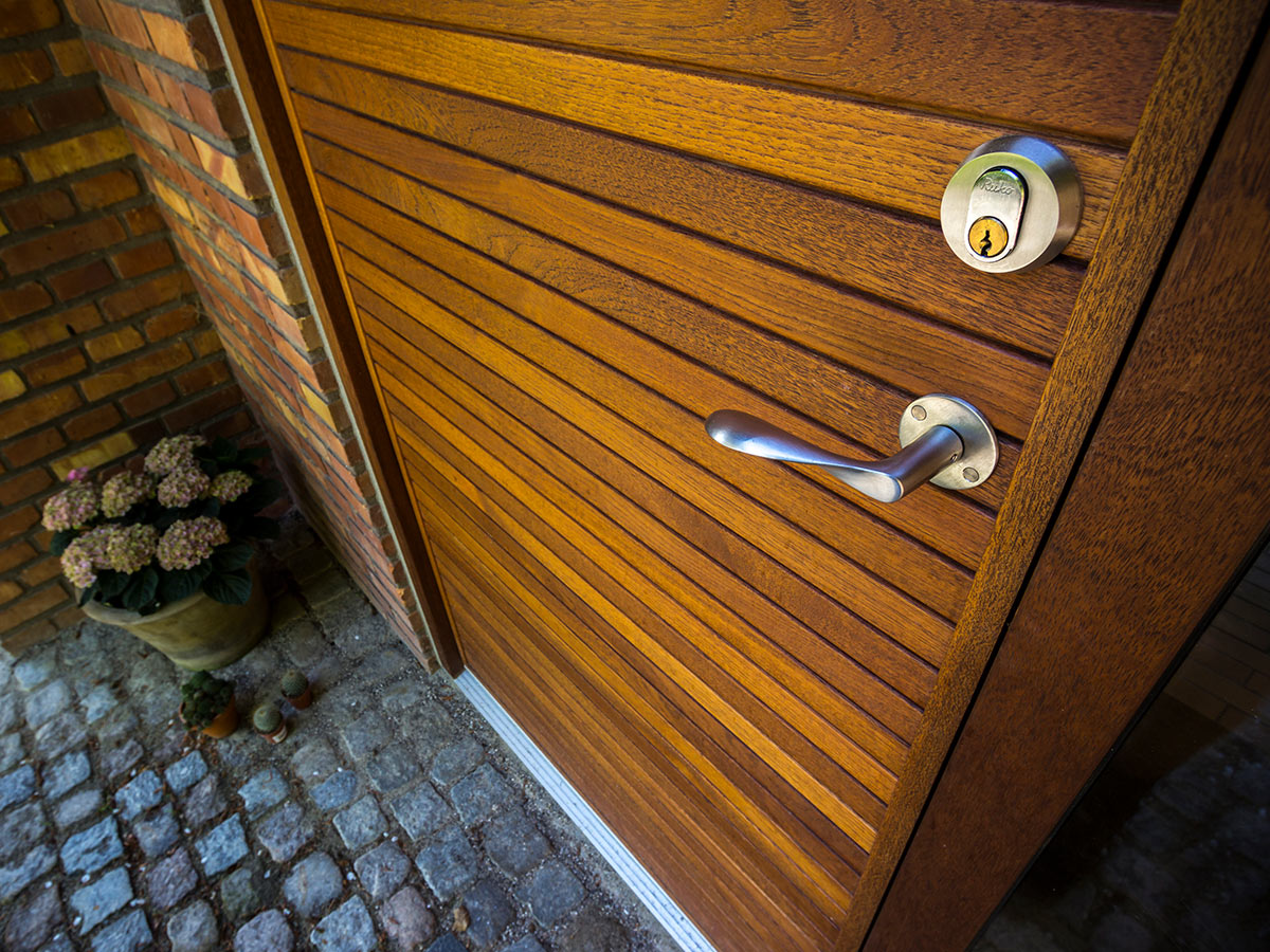 Arne Jacobsen dørhåndtag - AJ111 dørgreb i børstet rustfrit stål 111 mm, stor model  • d line