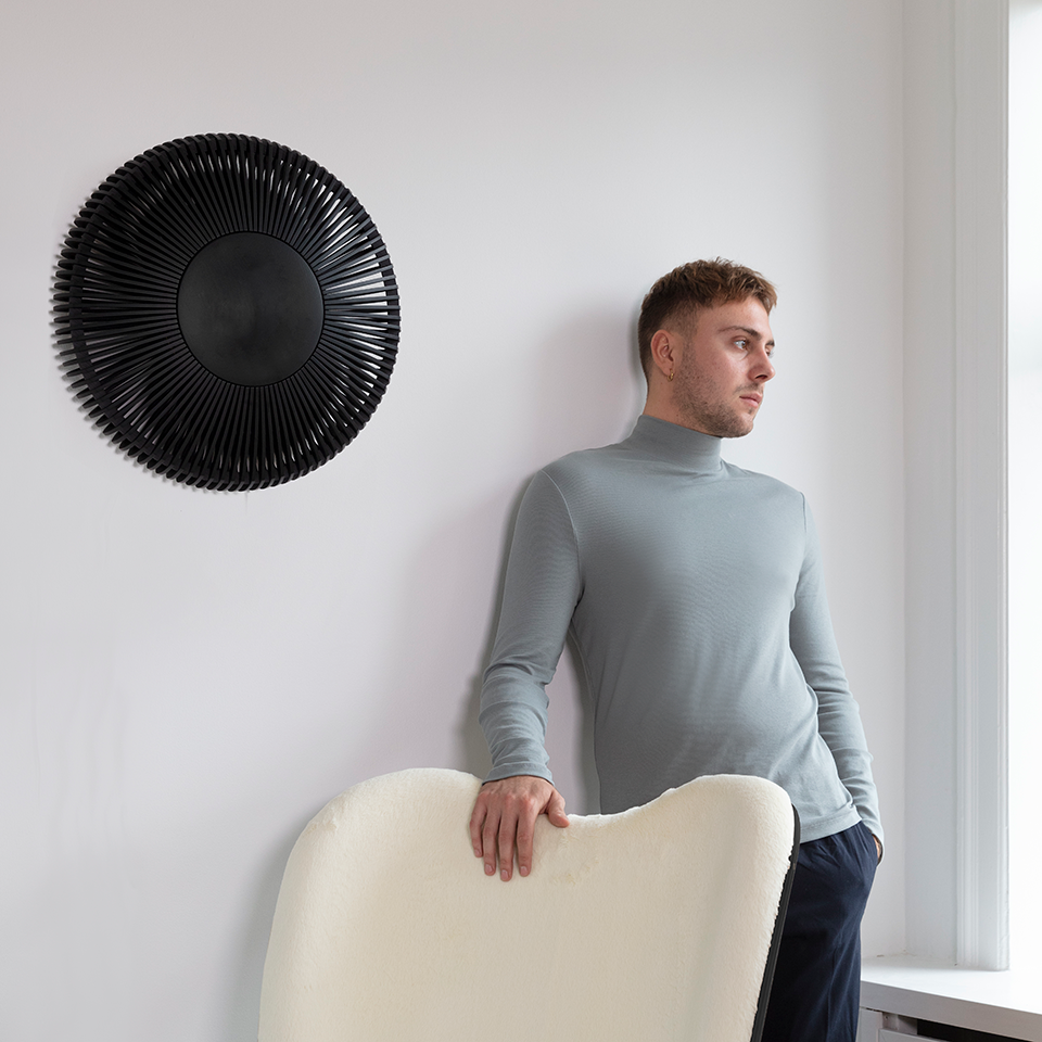 Clava Up væglampe, sort egetræ • UMAGE