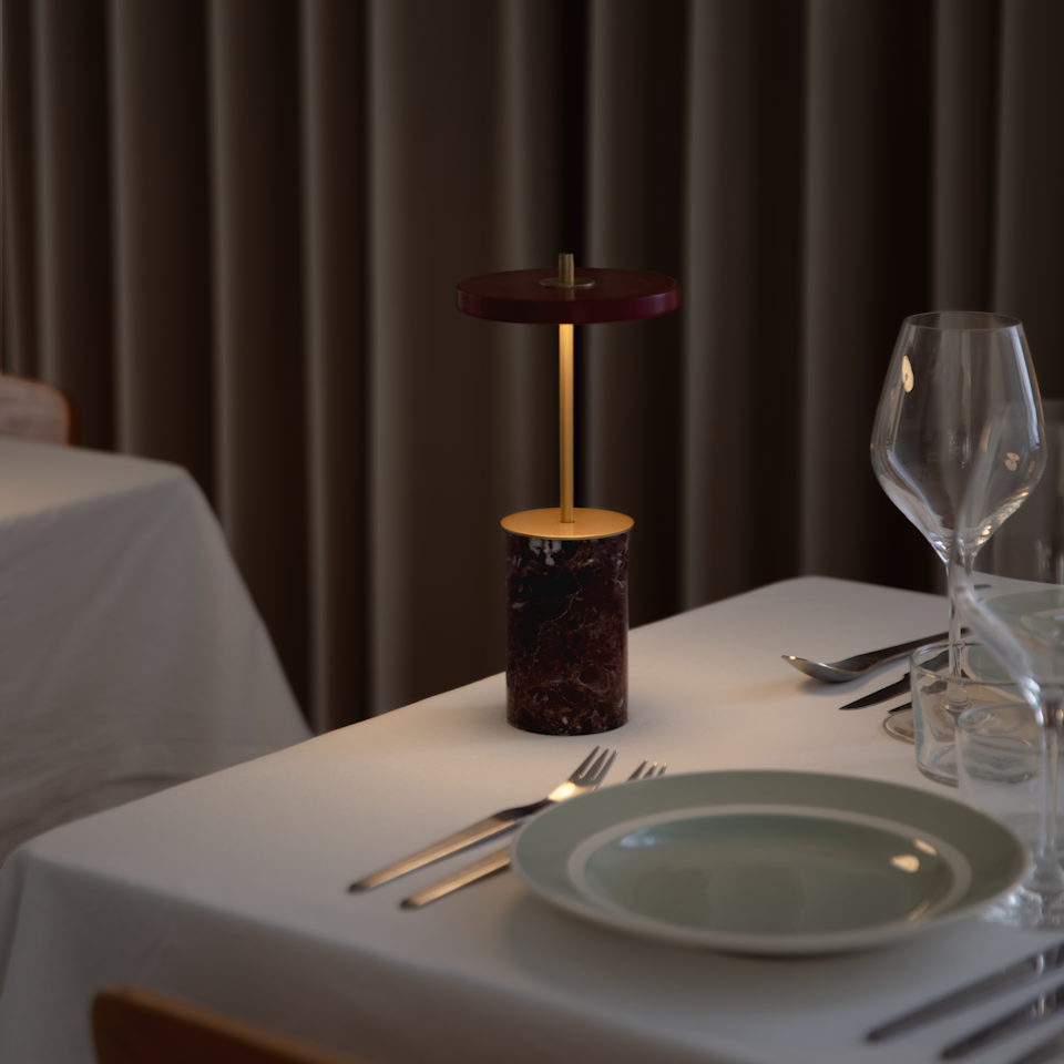 Asteria Move Mini, portable bordlampe, rød marmor • UMAGE