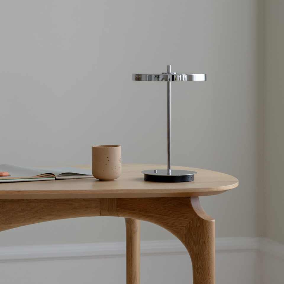 Asteria Move Monochrome, portable bordlampe, poleret stål • UMAGE