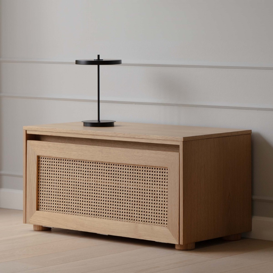 Asteria Move Monochrome, portable bordlampe, sort • UMAGE