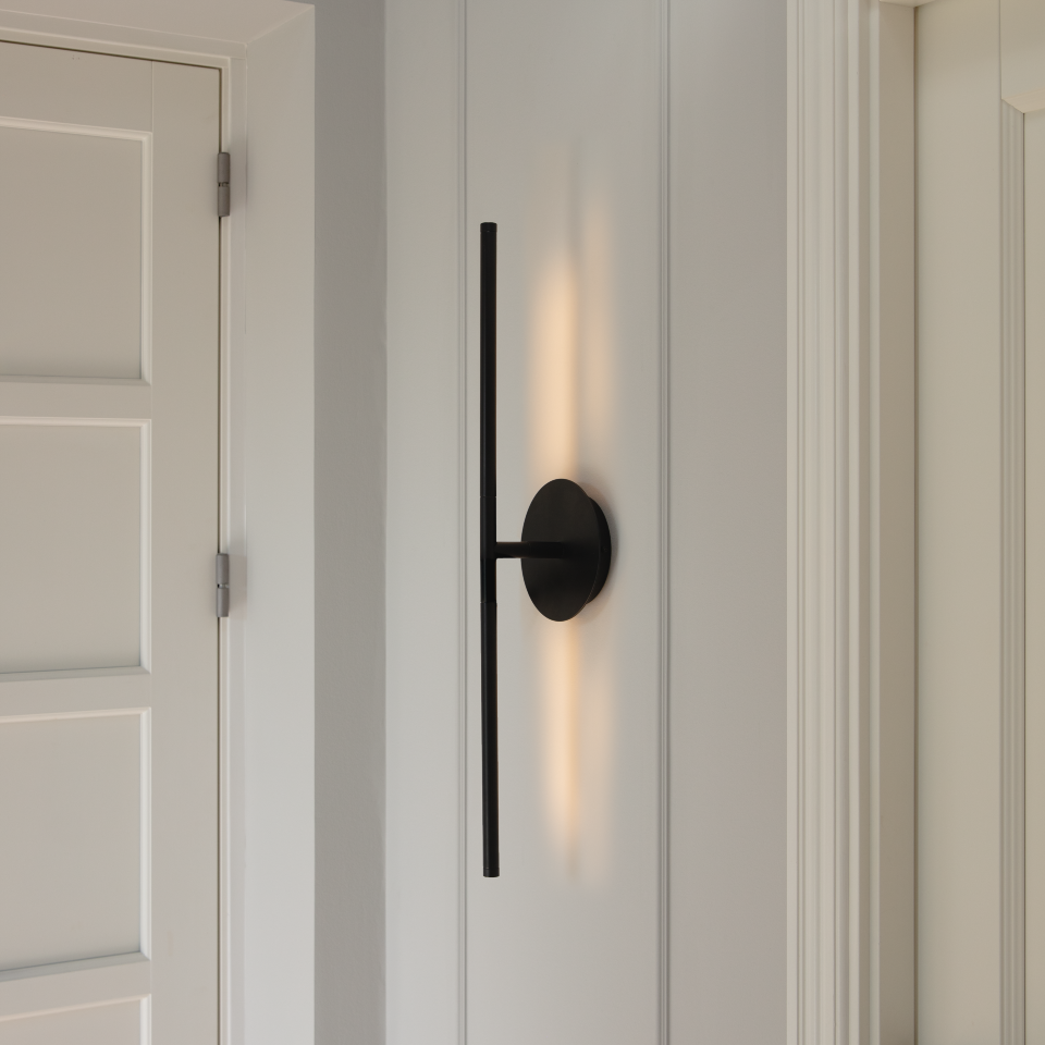 Omni Wall væglampe, sort • UMAGE