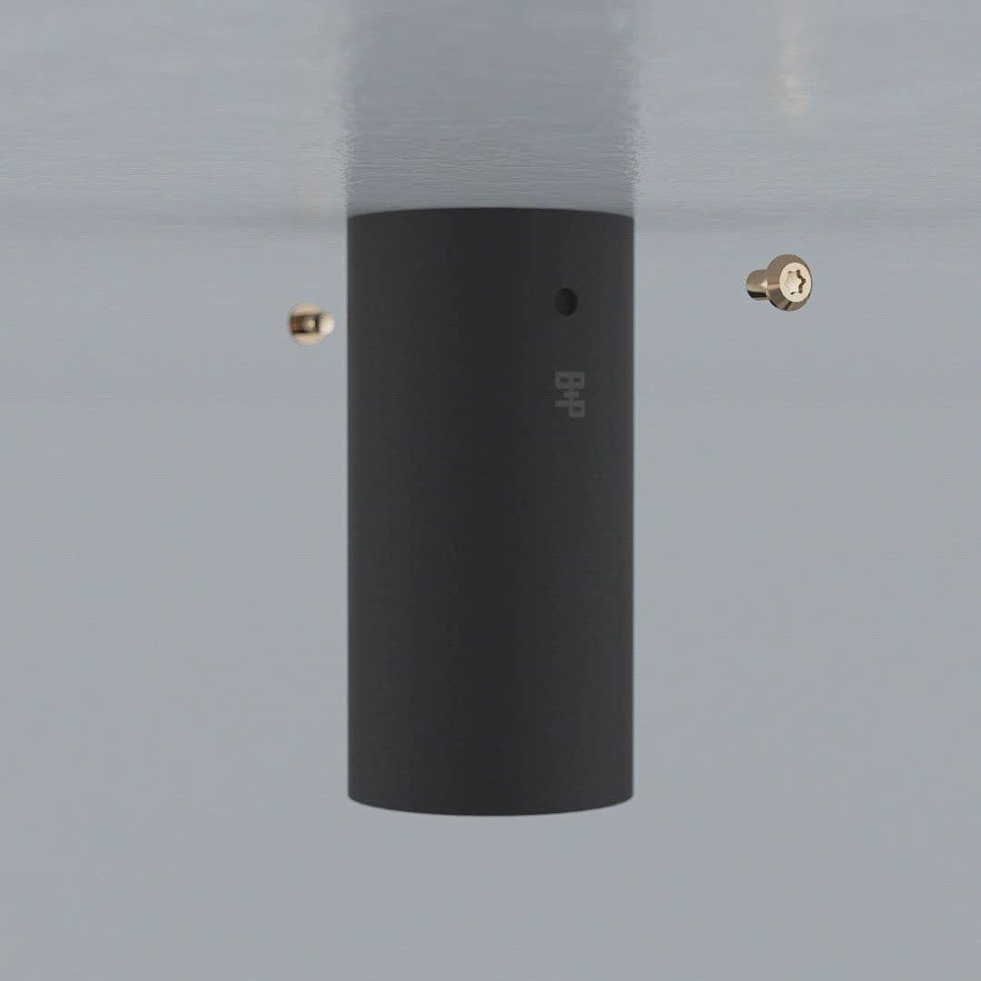 Eksklusiv pendel lampe fra Buster + Punch i graphite og detaljer i gun metal.