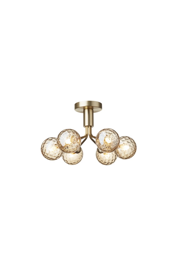 Lysekrone bestående af runde skærme i gyldent optikglas samt messingfarvet krone, på hvid baggrund