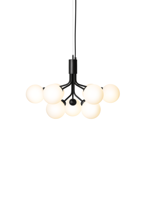 Lysekrone bestående af runde skærme i opalglas samt sort krone, på hvid baggrund