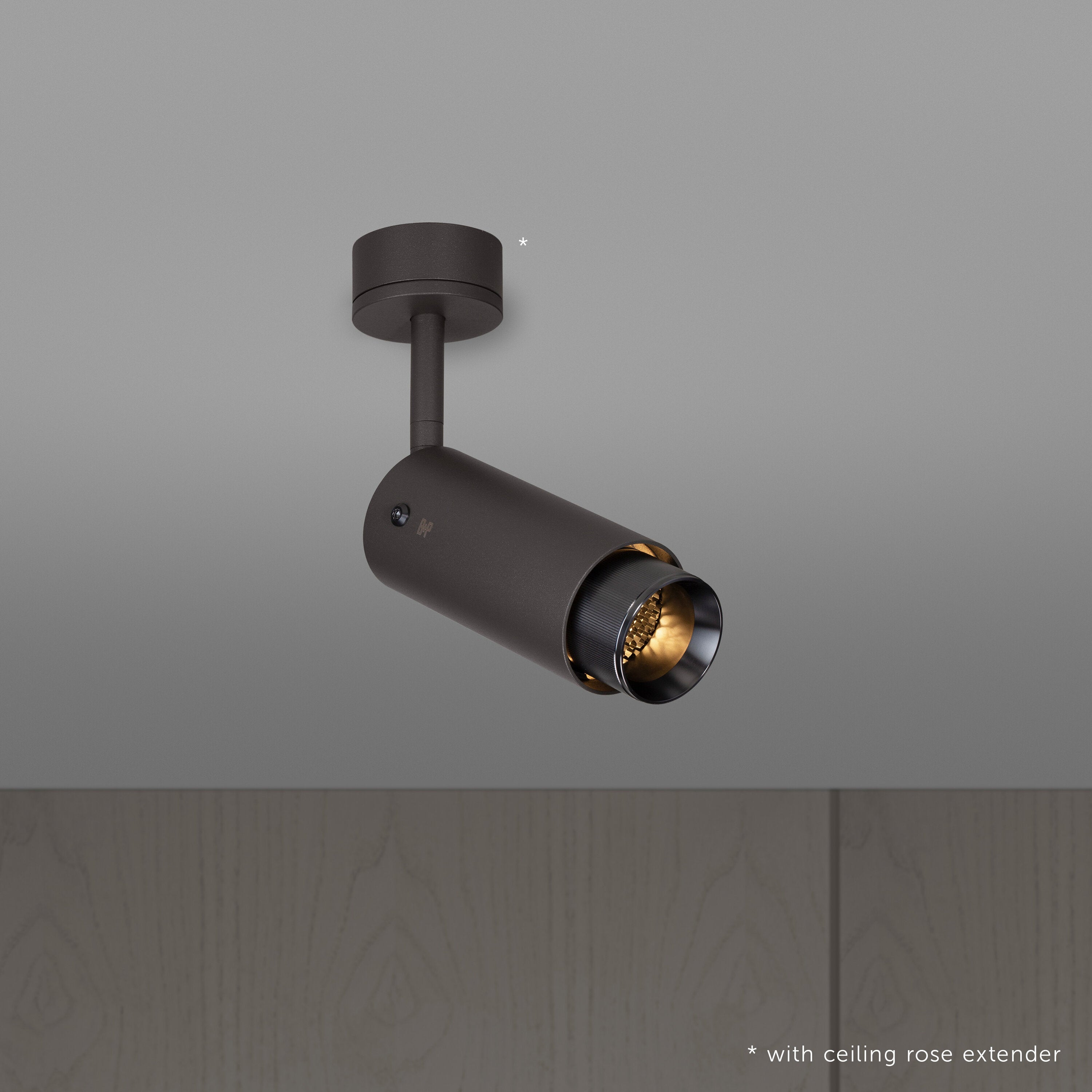 Exhaust spot Linear i graphite med detaljer i gun metal  • Buster + Punch