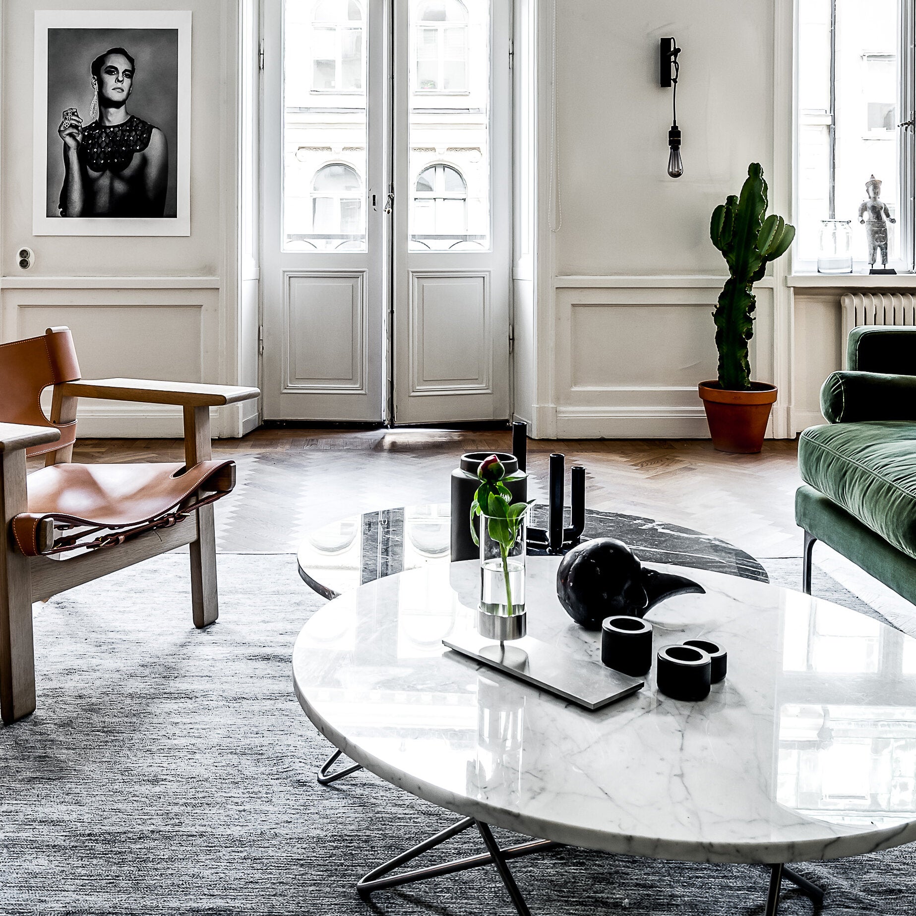 Eksklusiv vase i rustfri stål og mundblæst glas fra Buster + Punch. Den perfekte gave til jul eller fødselsdag.