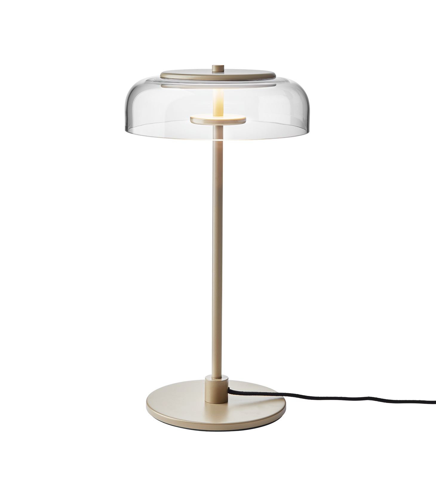 Bordlampe med gyldent stel og fatning samt glasskærm, på hvid baggrund