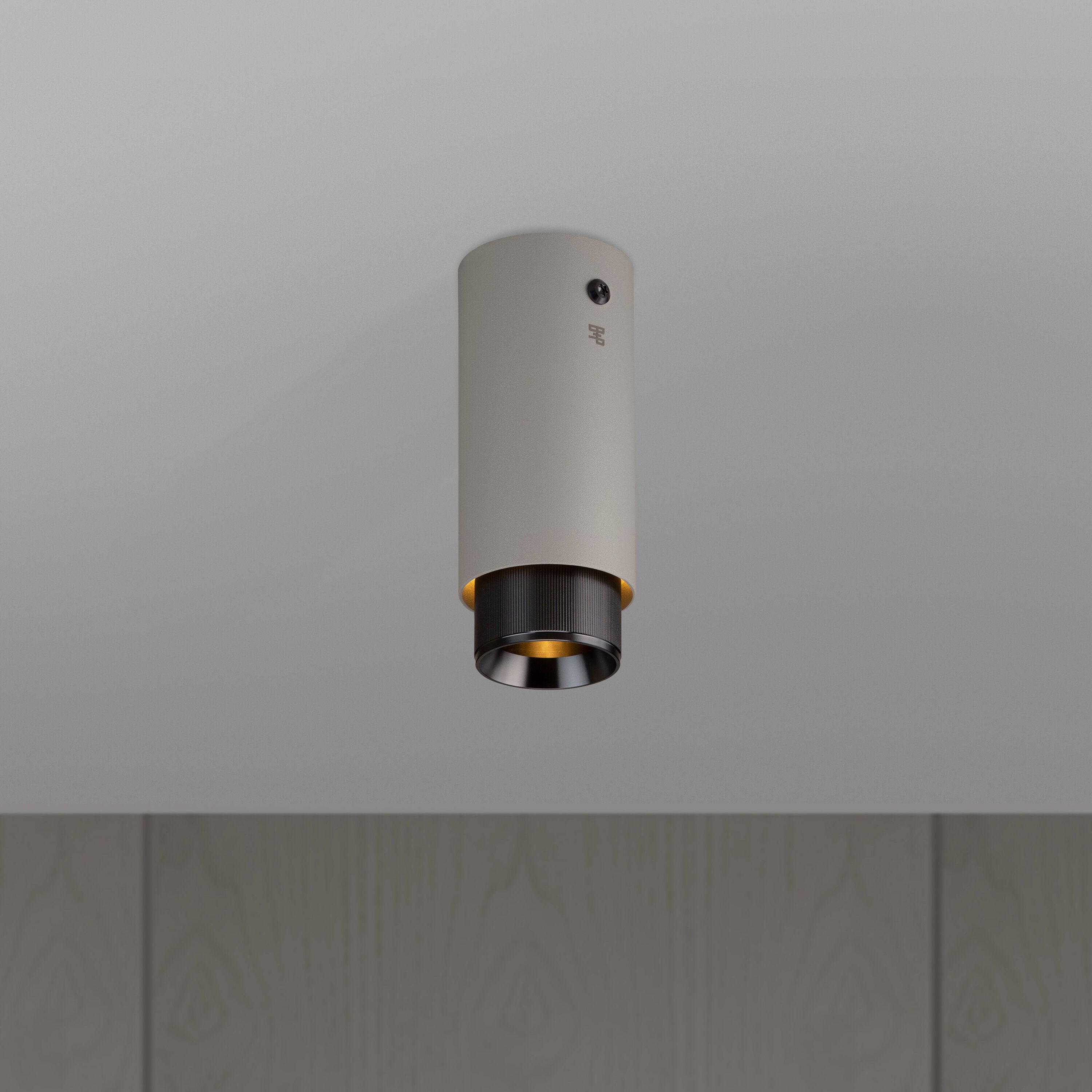 Exhaust Surface Linear spot i stone med detaljer i gun metal  • Buster + Punch