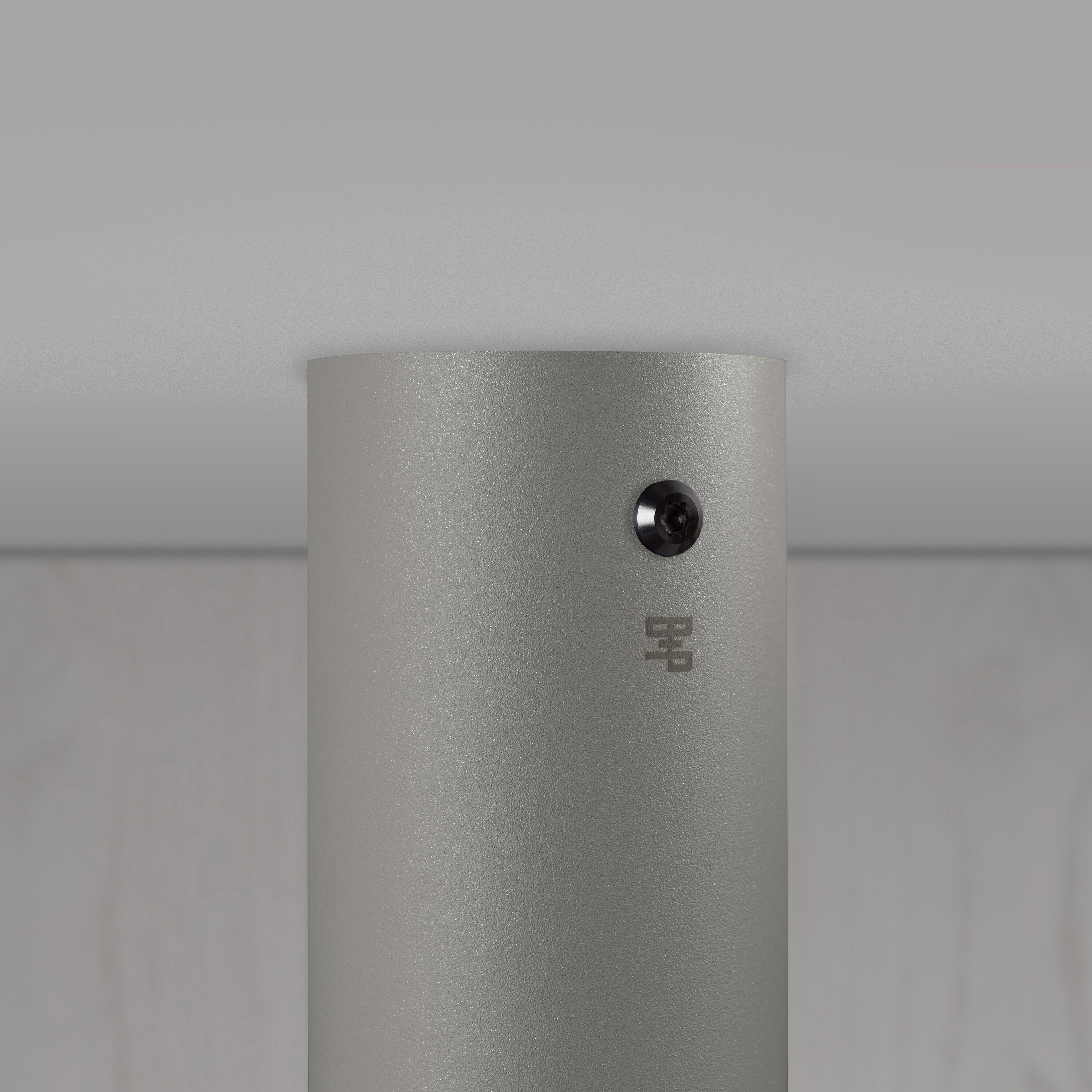 Exhaust Surface Linear spot i stone med detaljer i gun metal  • Buster + Punch