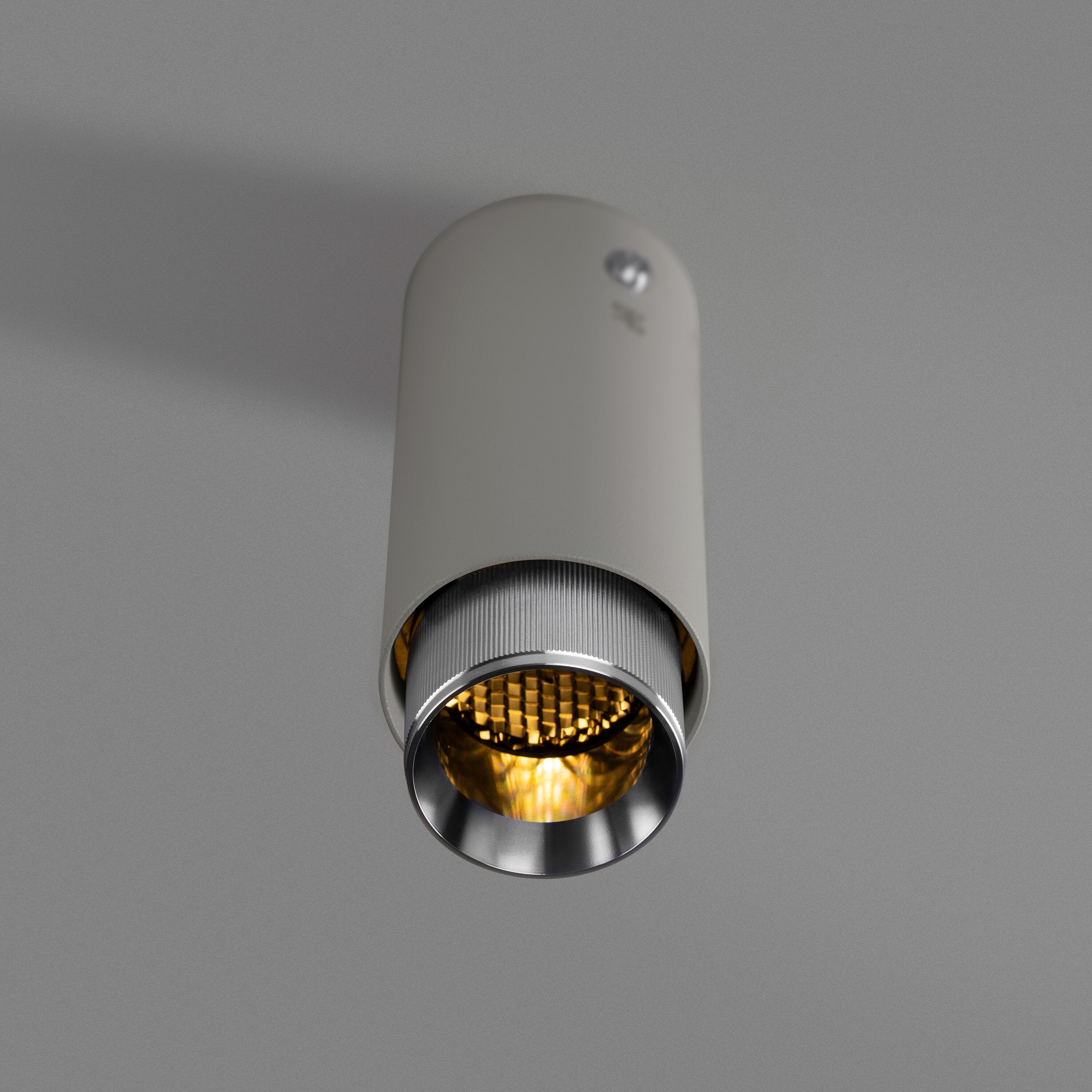 Exhaust Surface Linear spot i stone med detaljer i rustfrit stål  • Buster + Punch