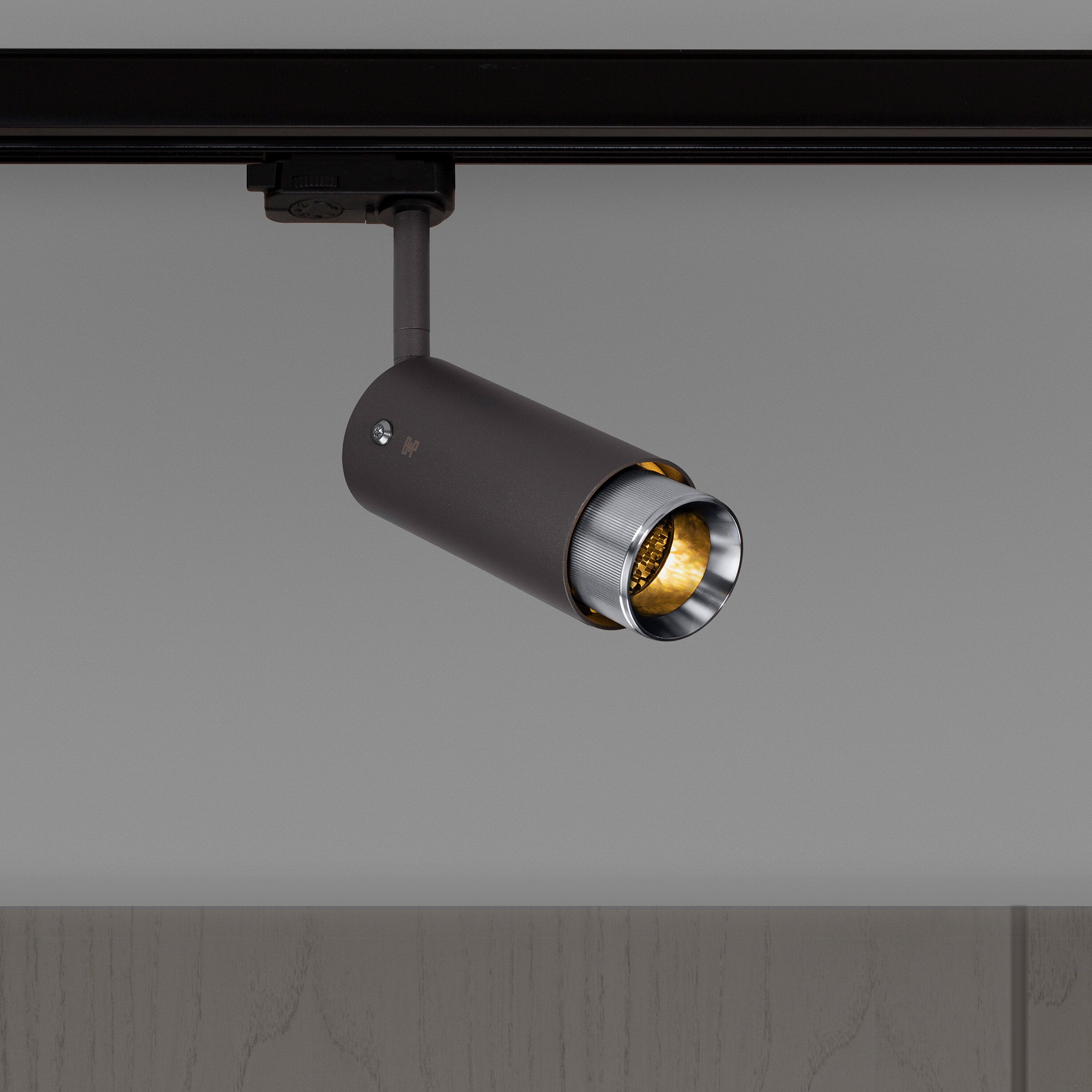 Exhaust track Linear i graphite med detaljer i rustfrit stål  • Buster + Punch