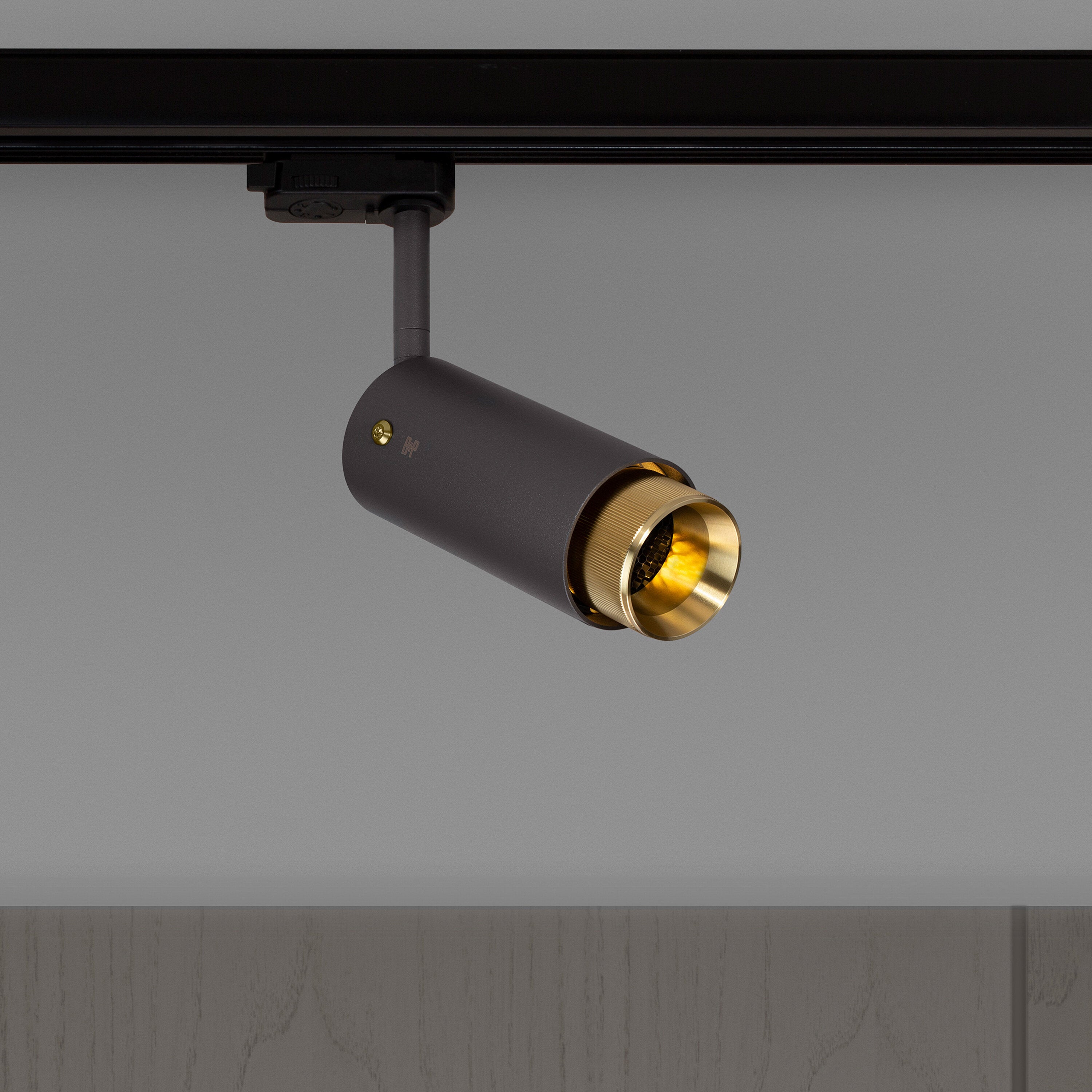Exhaust track Linear i graphite med messing detaljer  • Buster + Punch