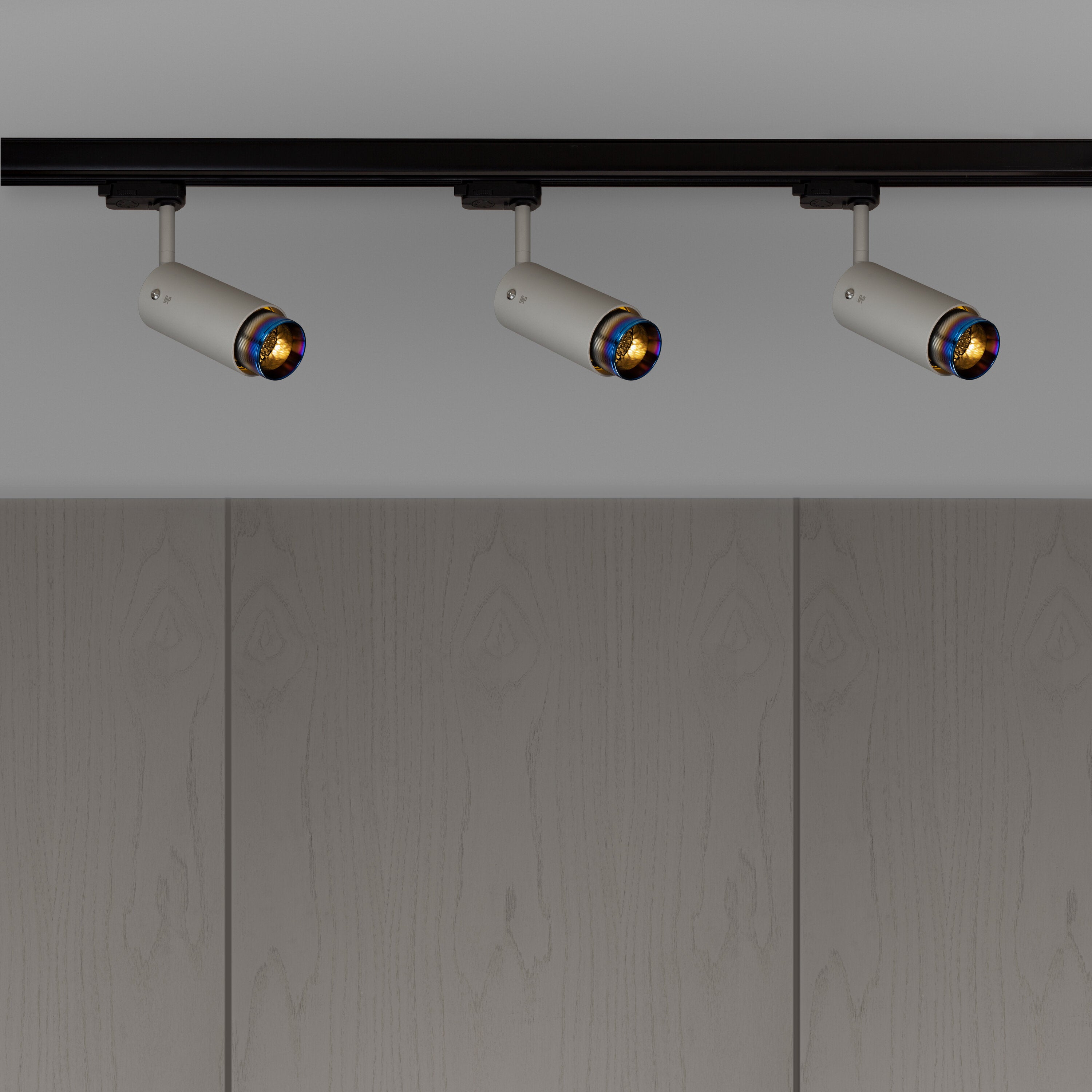 Exhaust track Linear i stone med detaljer burnt steel  • Buster + Punch