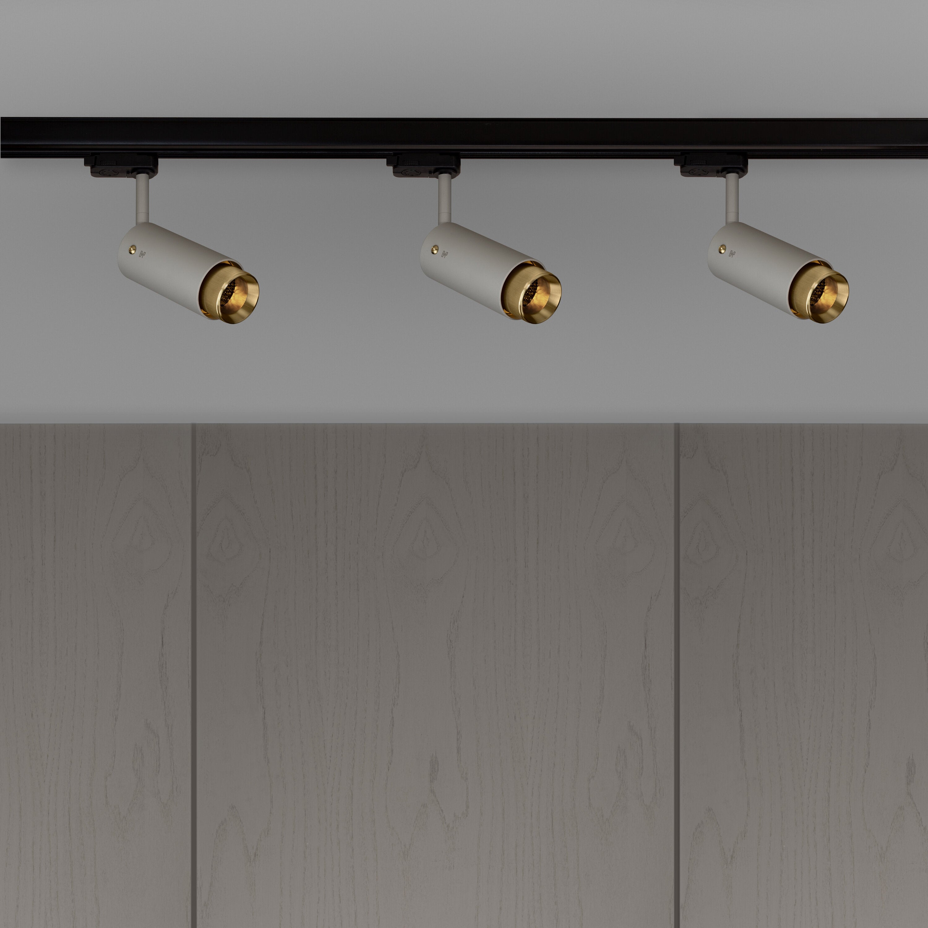 Exhaust track Linear i stone med messing detaljer  • Buster + Punch