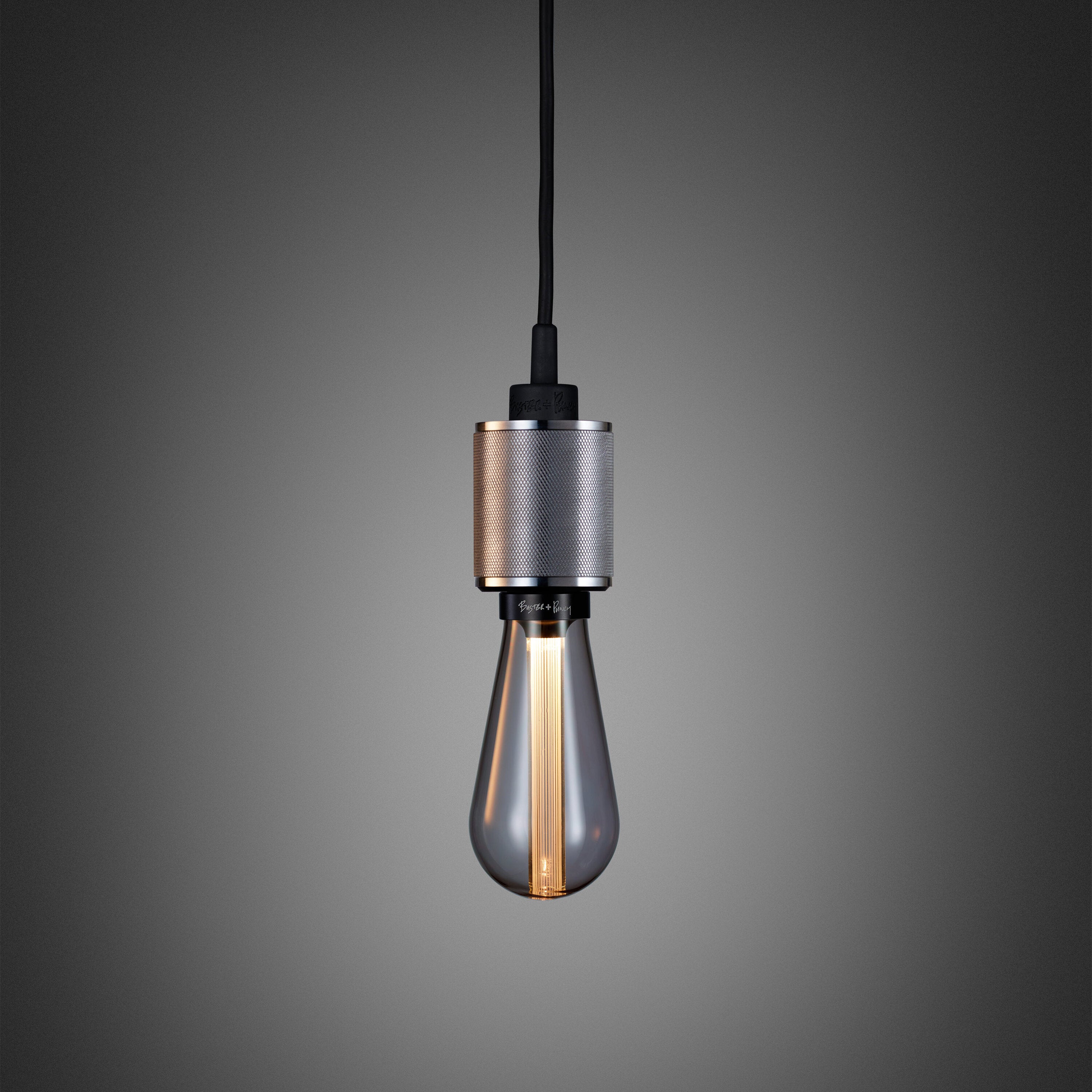 Heavy Metal pendel lampe i massiv rustfri stål med diamond cut (cross) mønster fra Buster and Punch.